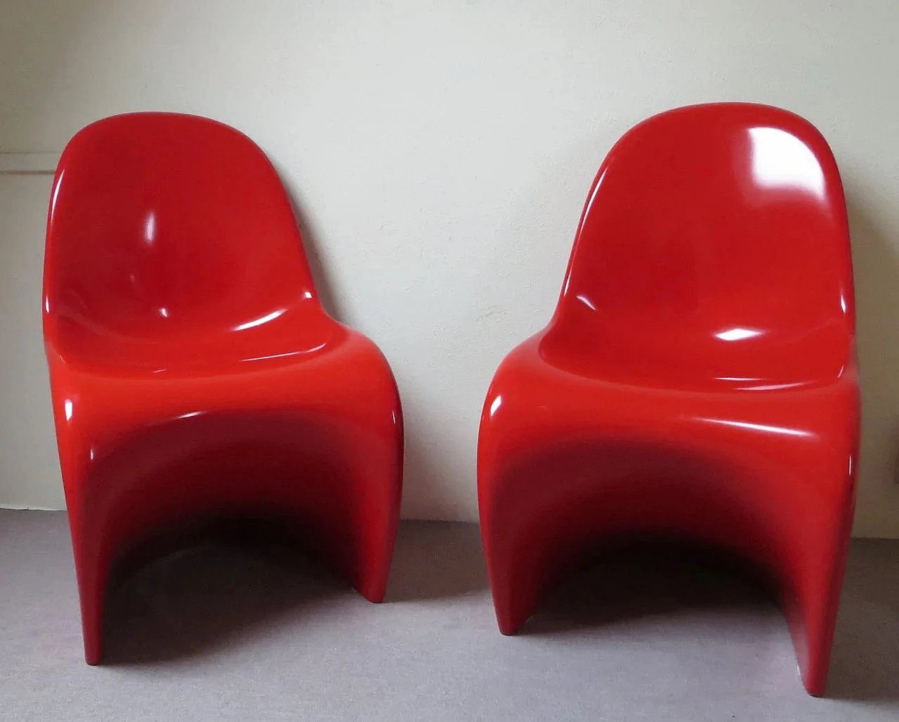 Pair of fiberglass S chairs by Panton Verner for Vitra, 1980s 2