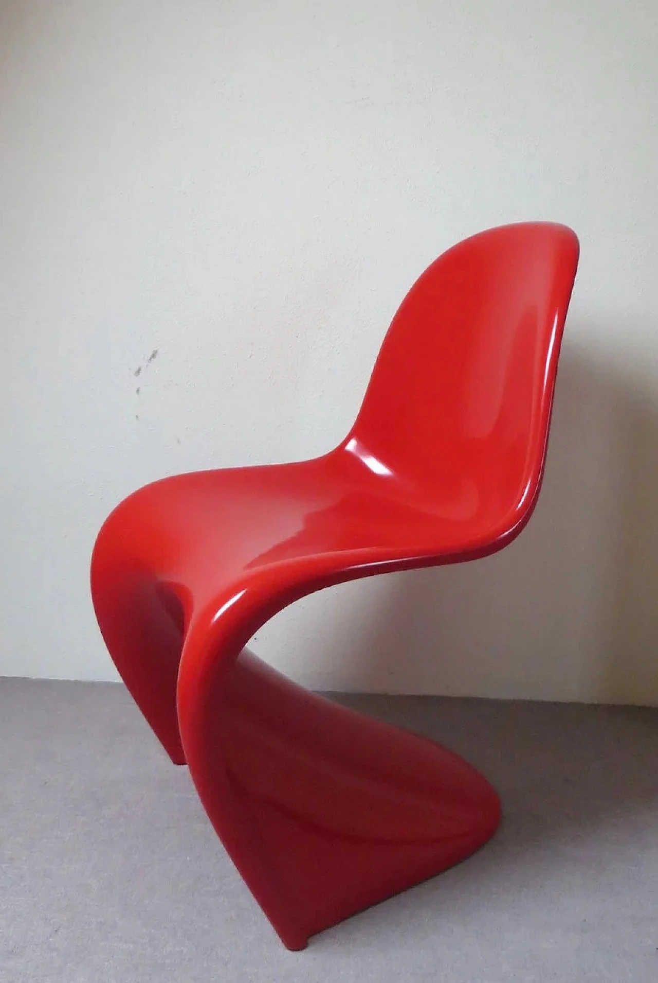 Pair of fiberglass S chairs by Panton Verner for Vitra, 1980s 3