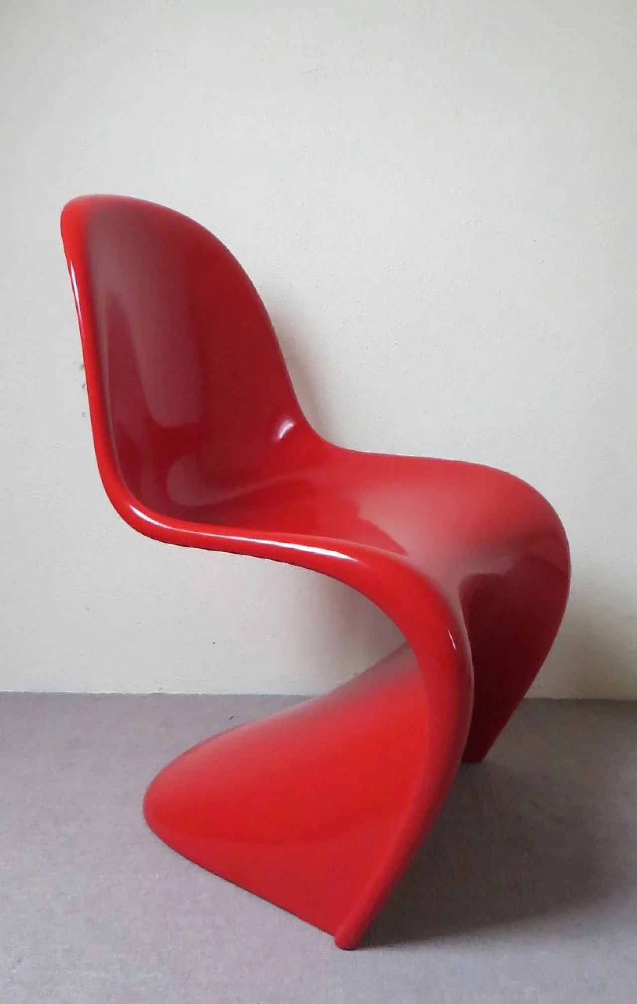 Pair of fiberglass S chairs by Panton Verner for Vitra, 1980s 4