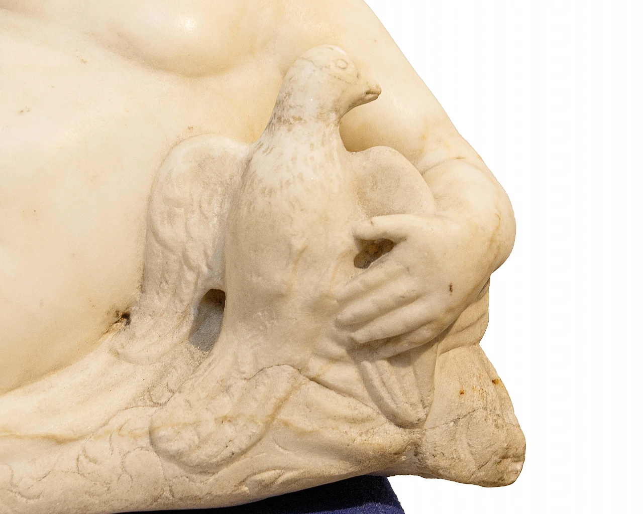 Putto sdraiato con colomba, scultura in marmo, '600 3