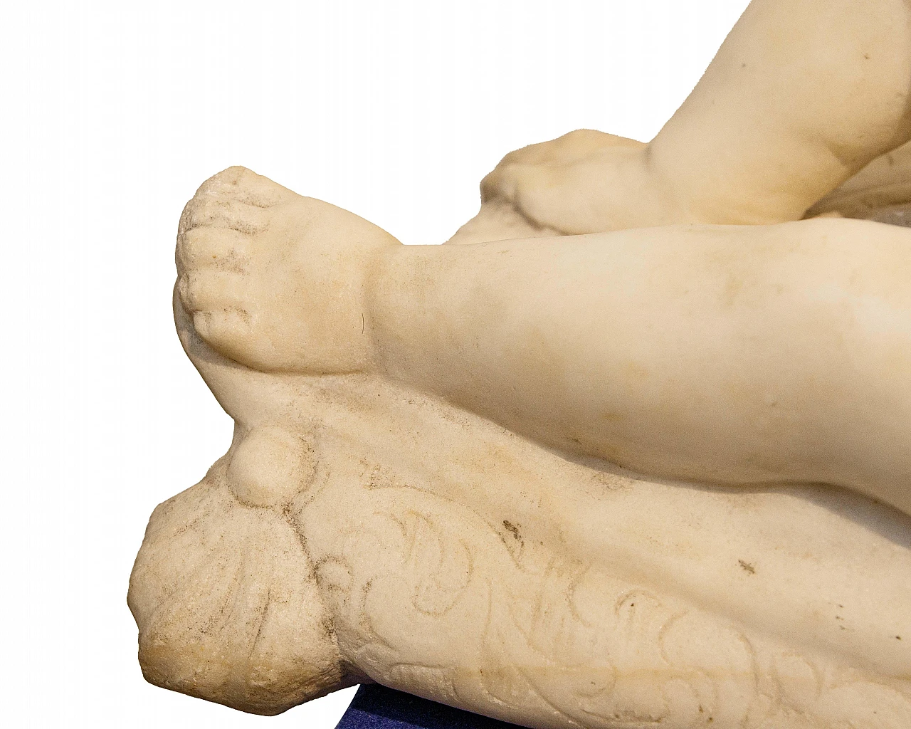 Lying putto with dove, marble sculpture, 17th century 4