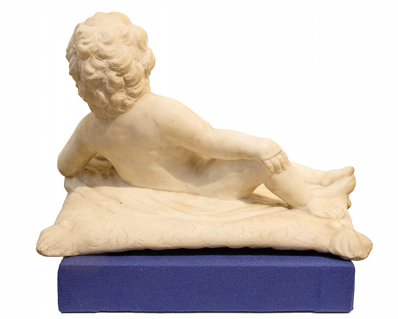 Lying putto with dove, marble sculpture, 17th century 7