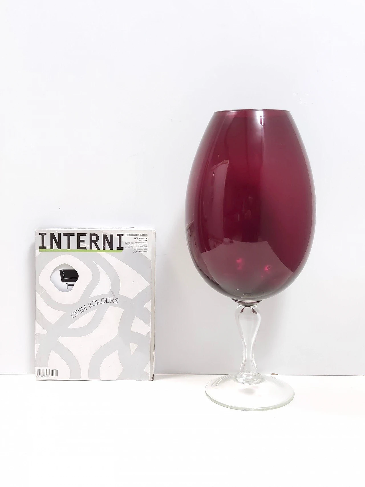 Vaso a bicchiere in vetro soffiato rosso cremisi, anni '60 4