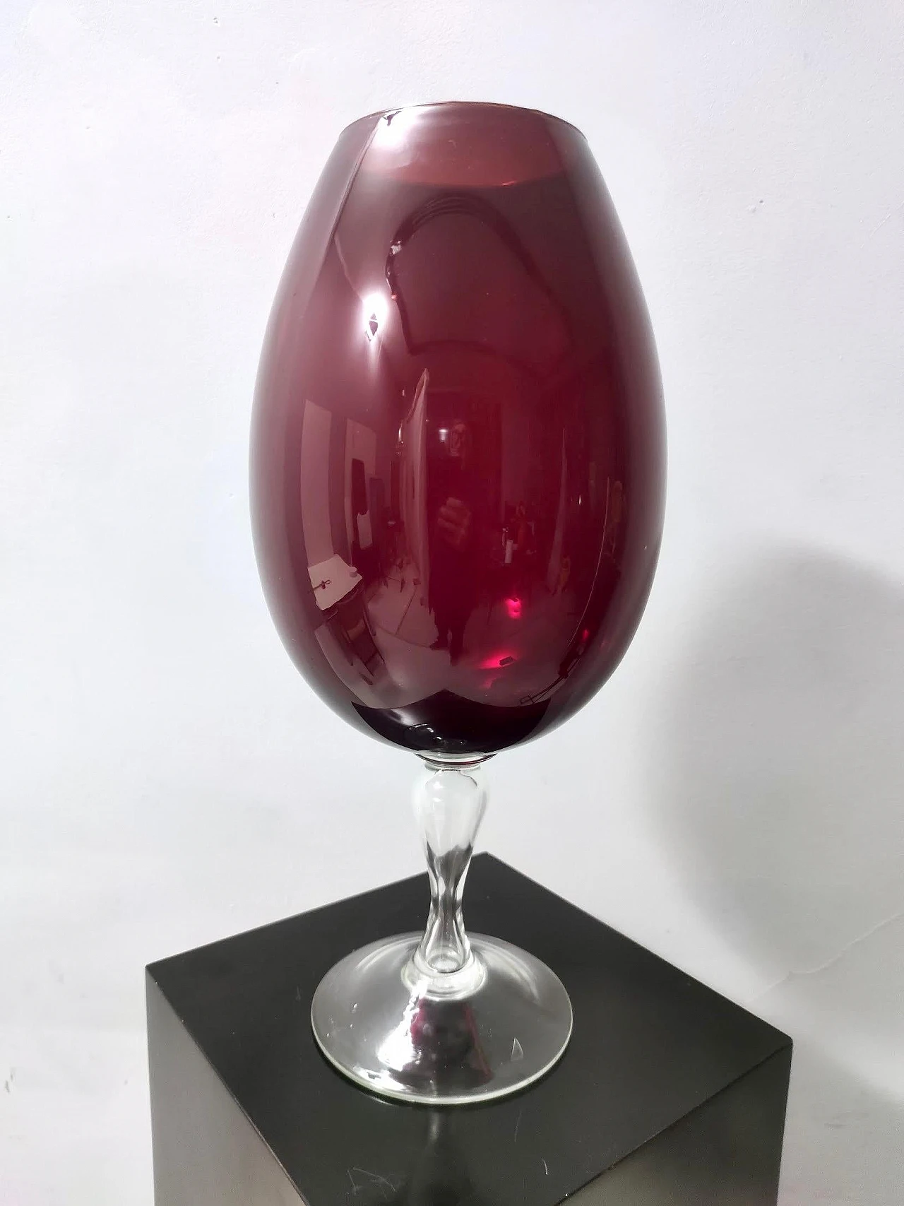 Vaso a bicchiere in vetro soffiato rosso cremisi, anni '60 6