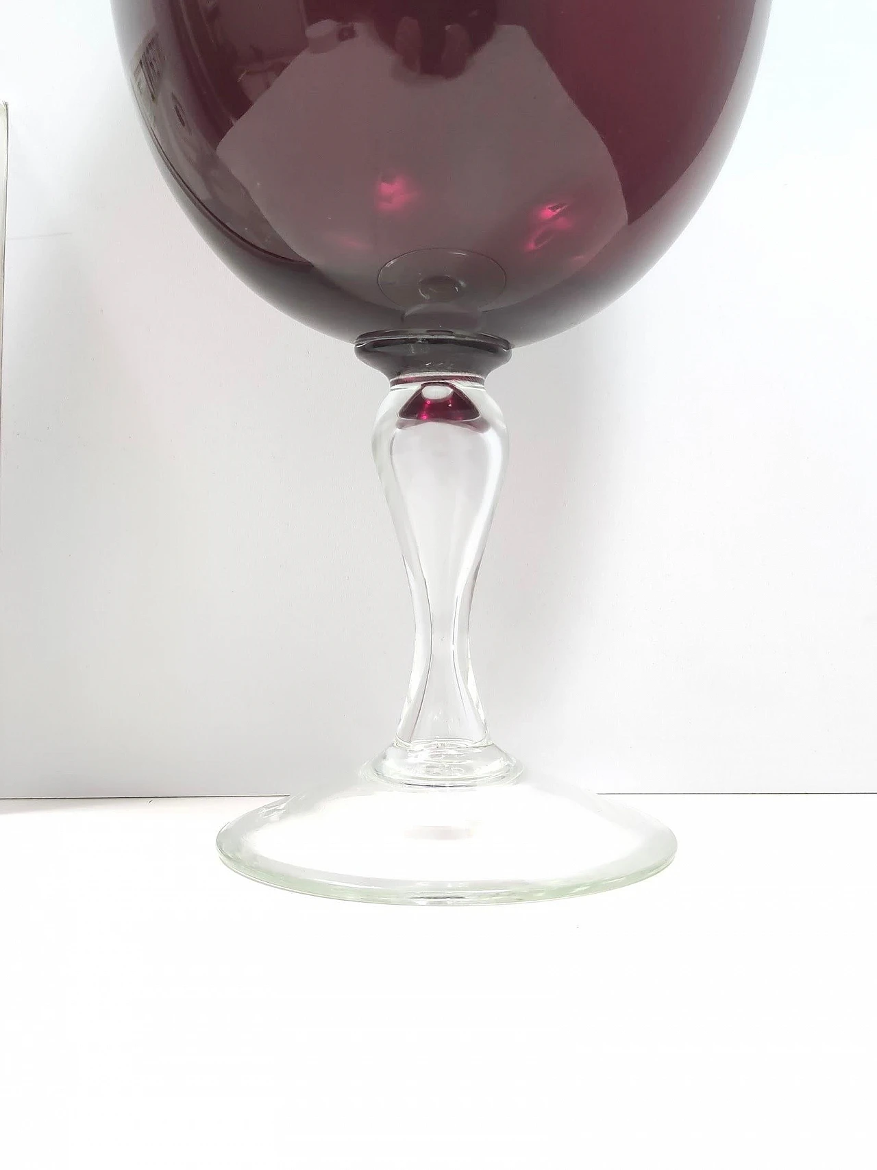 Vaso a bicchiere in vetro soffiato rosso cremisi, anni '60 7