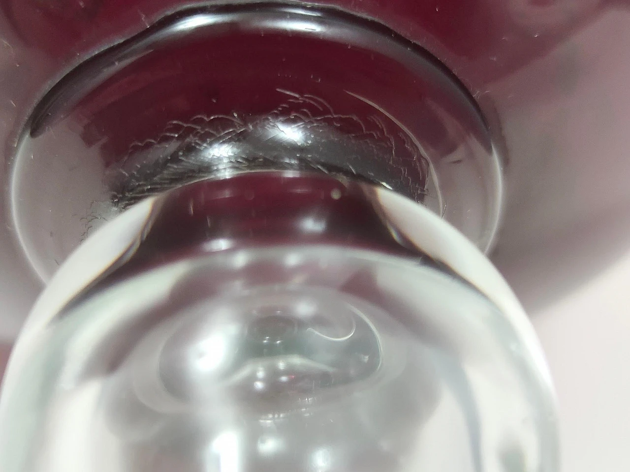 Vaso a bicchiere in vetro soffiato rosso cremisi, anni '60 8