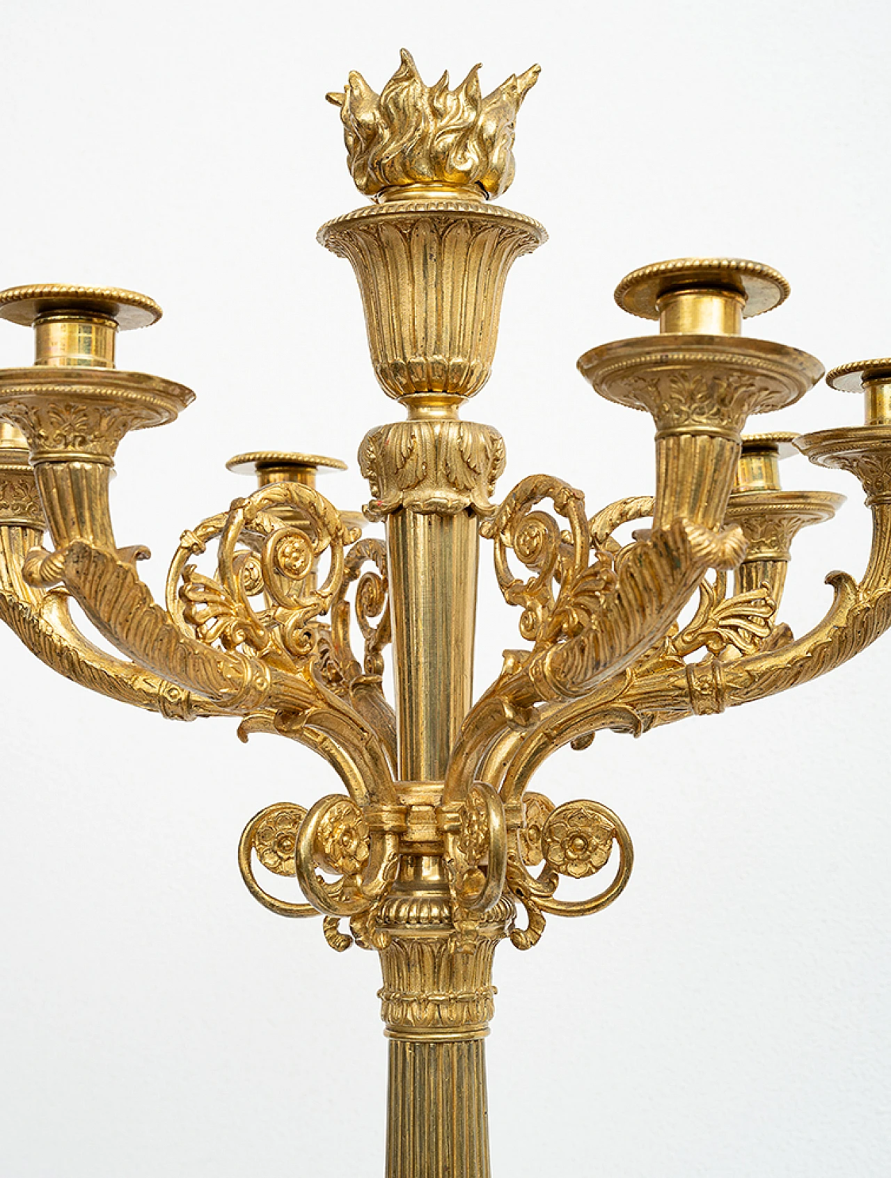 Pair of chiseled gilded bronze flameaux, 19th century 2