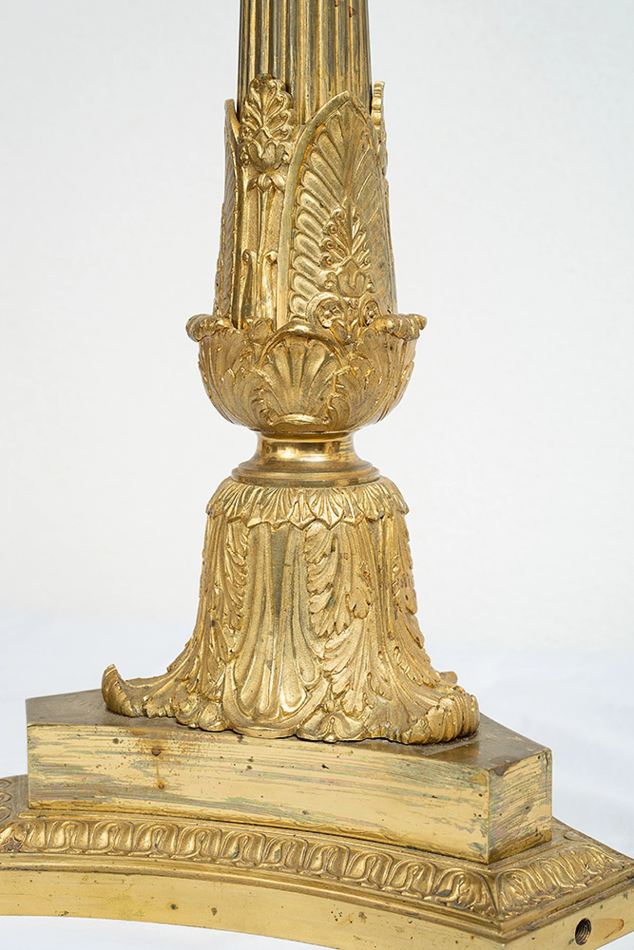Pair of chiseled gilded bronze flameaux, 19th century 3