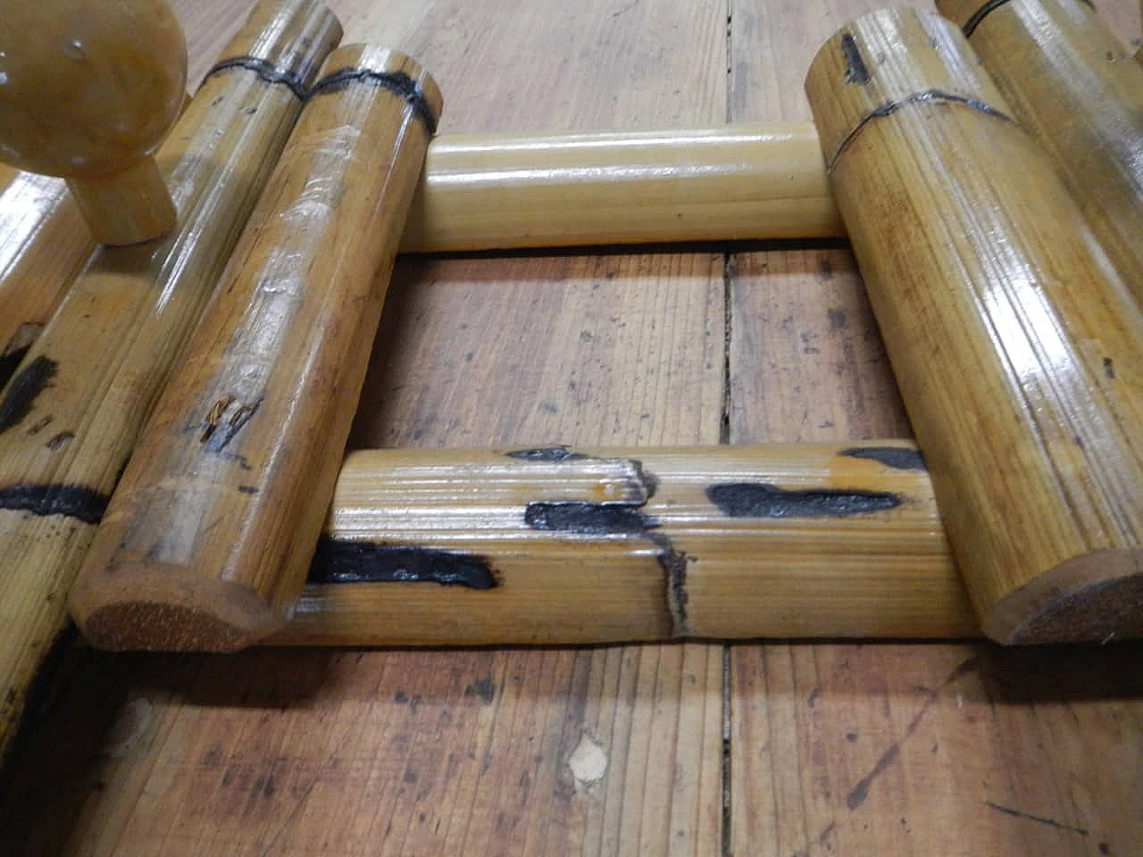 Appendiabiti da parete in bamboo, anni '60 8