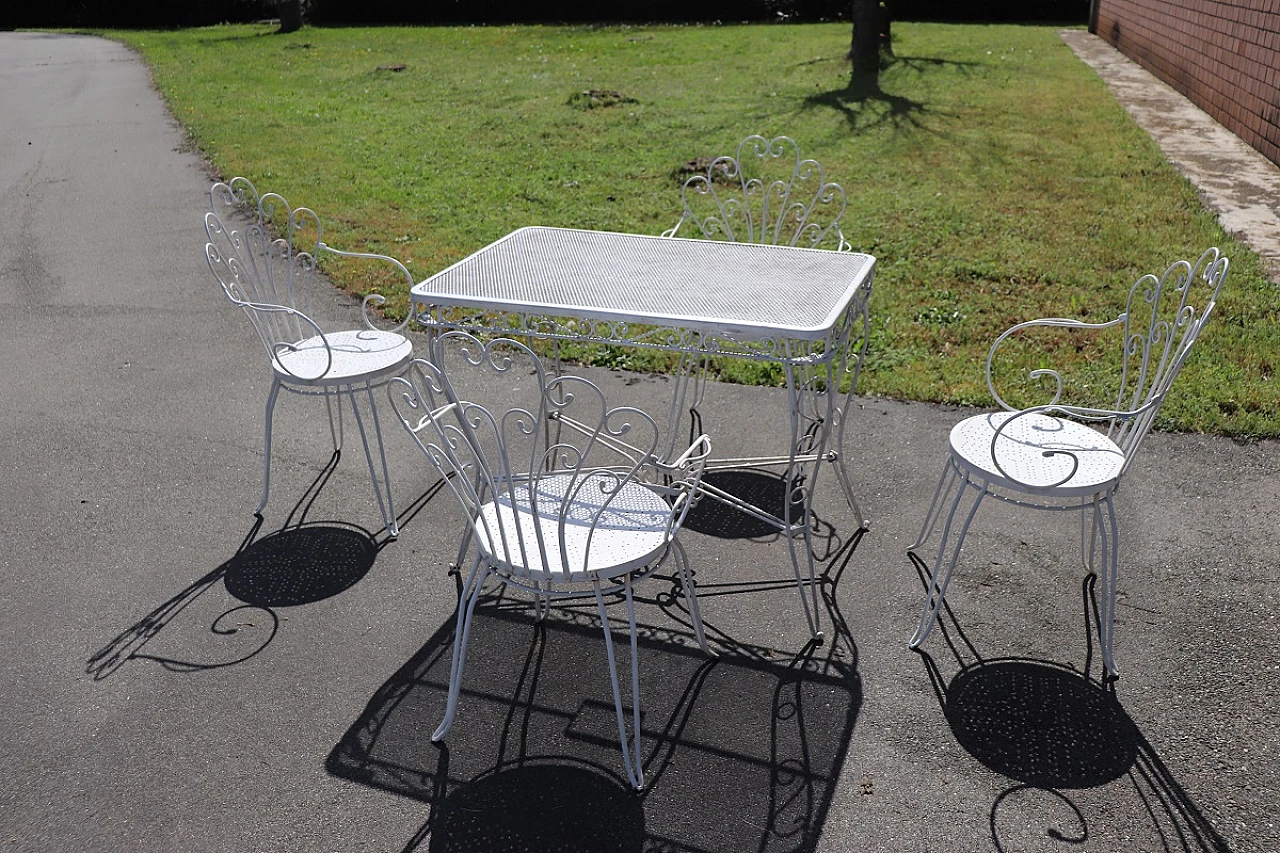 Tavolo e quattro sedie da giardino in ferro bianco, anni '70 2
