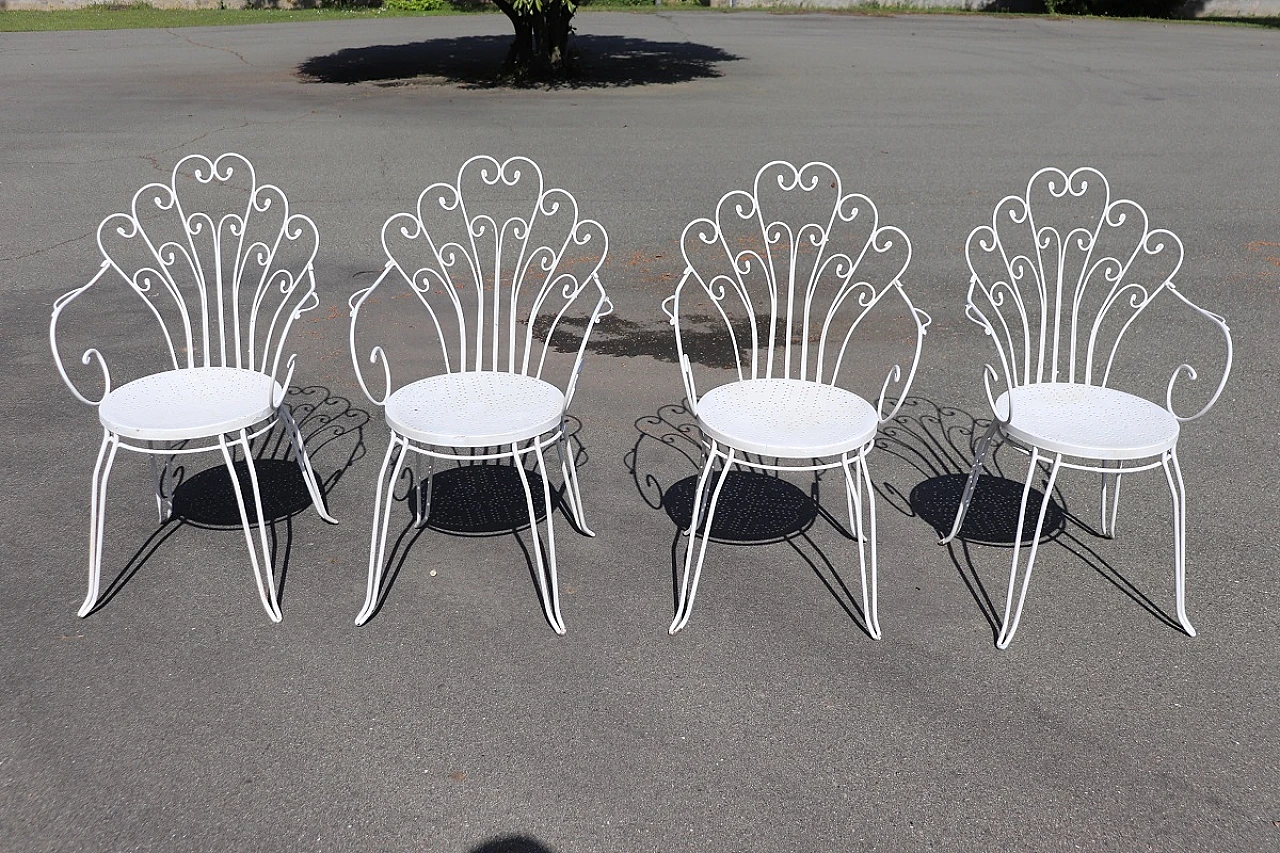 Tavolo e quattro sedie da giardino in ferro bianco, anni '70 3