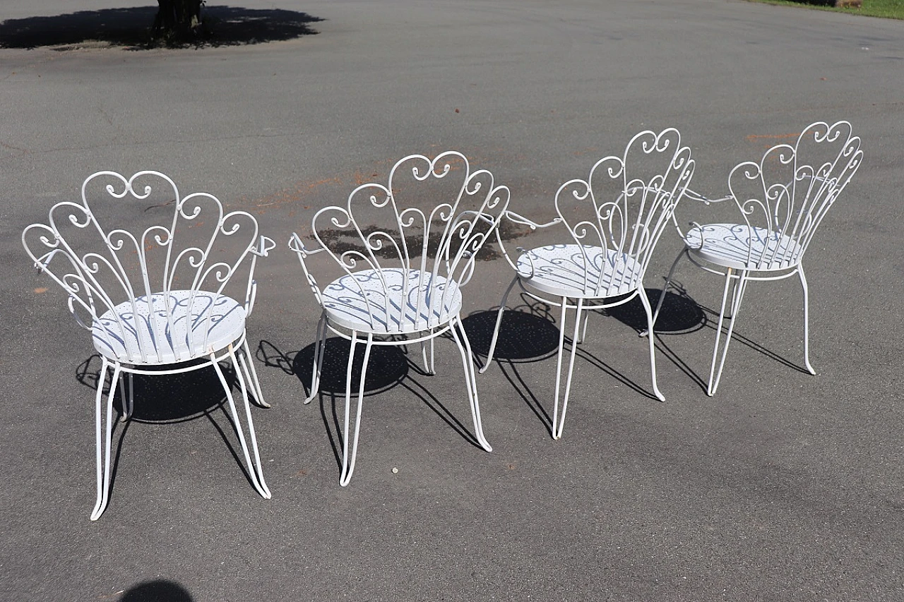 Tavolo e quattro sedie da giardino in ferro bianco, anni '70 12