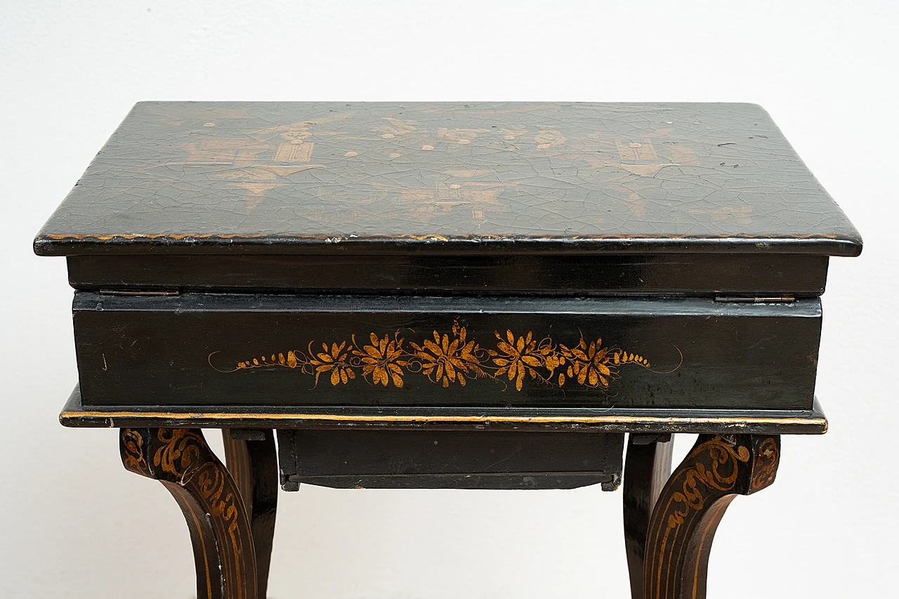 Chinese papier-mâché work side table, late 19th century 4