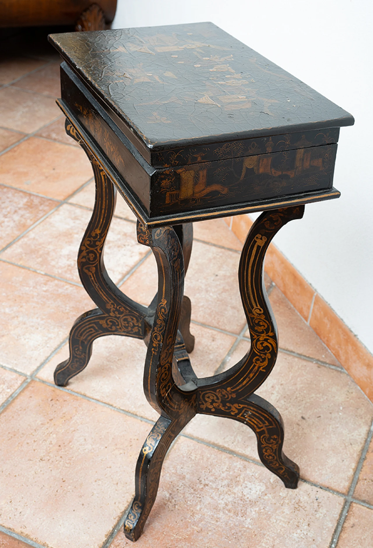 Chinese papier-mâché work side table, late 19th century 5