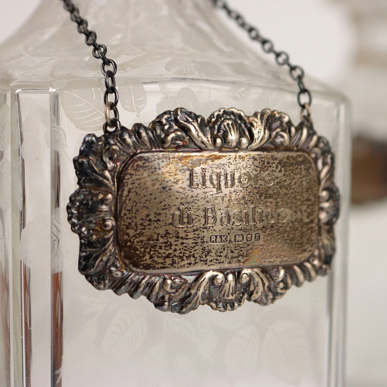 Bois de rose wooden liquor box with glasses & bottles, 19th century 7