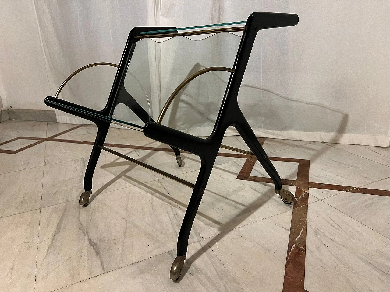 Magazine rack in walnut, glass and brass by Ico Parisi, 1950s 1