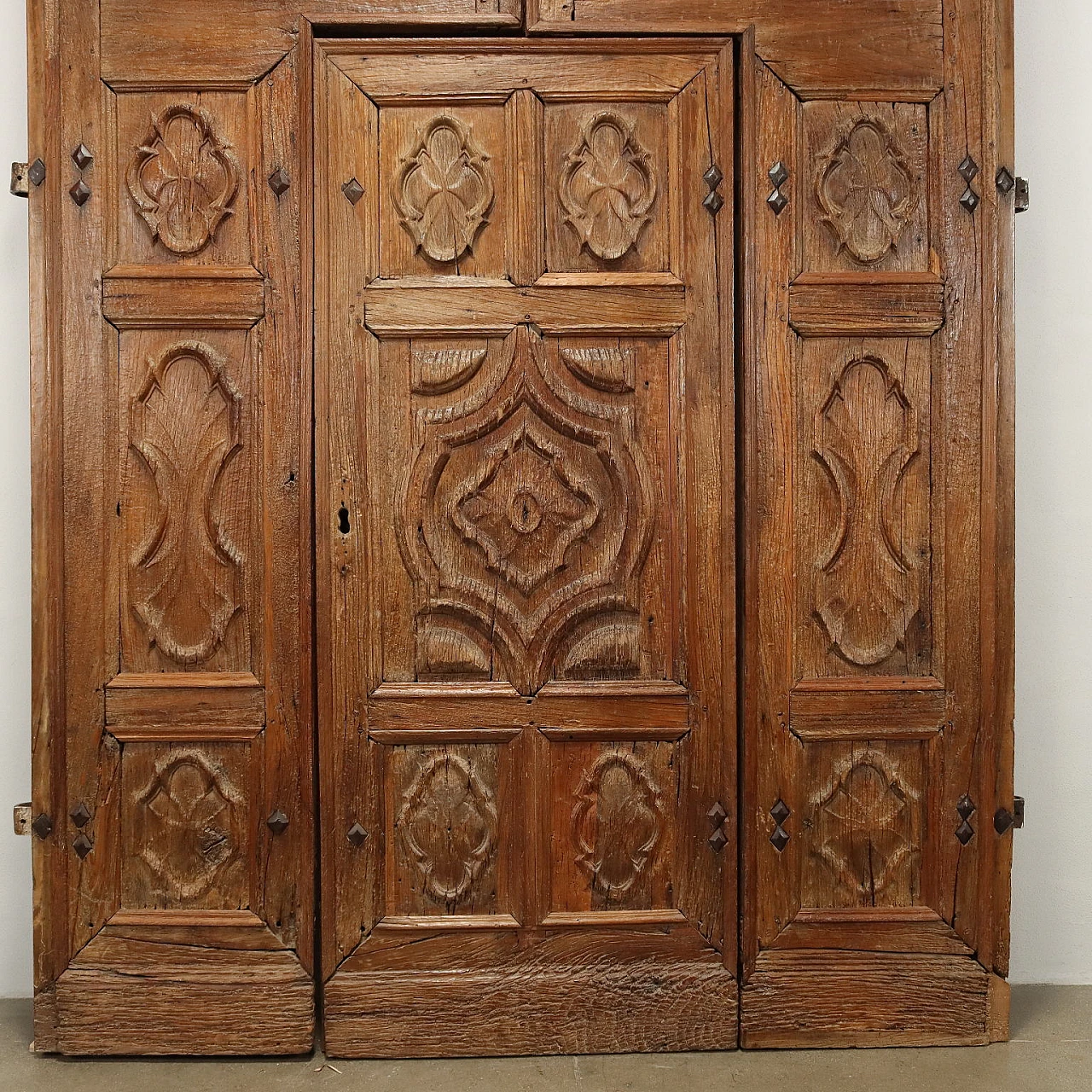 Carved walnut portal with spider's web panels, early 18th century 3