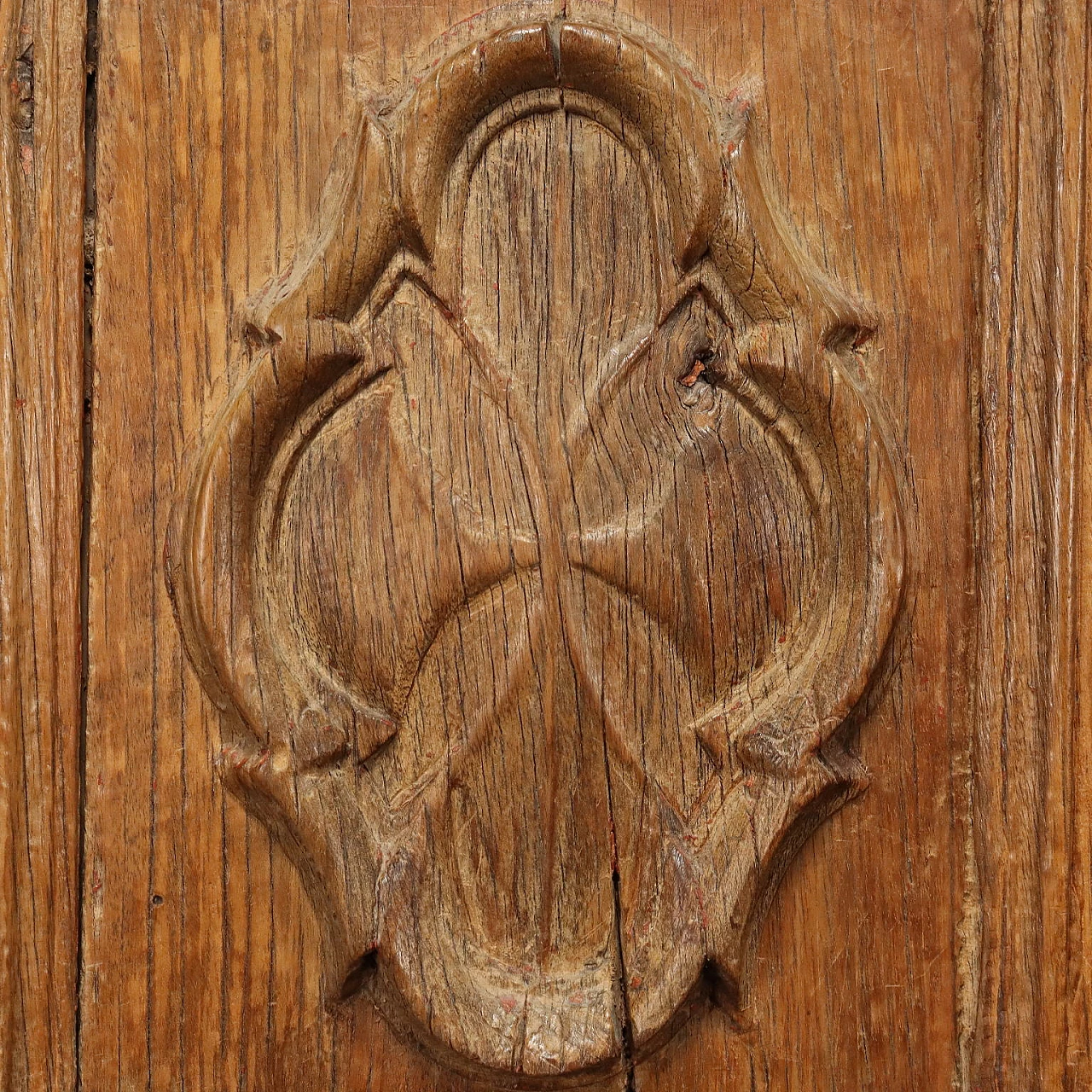 Carved walnut portal with spider's web panels, early 18th century 5