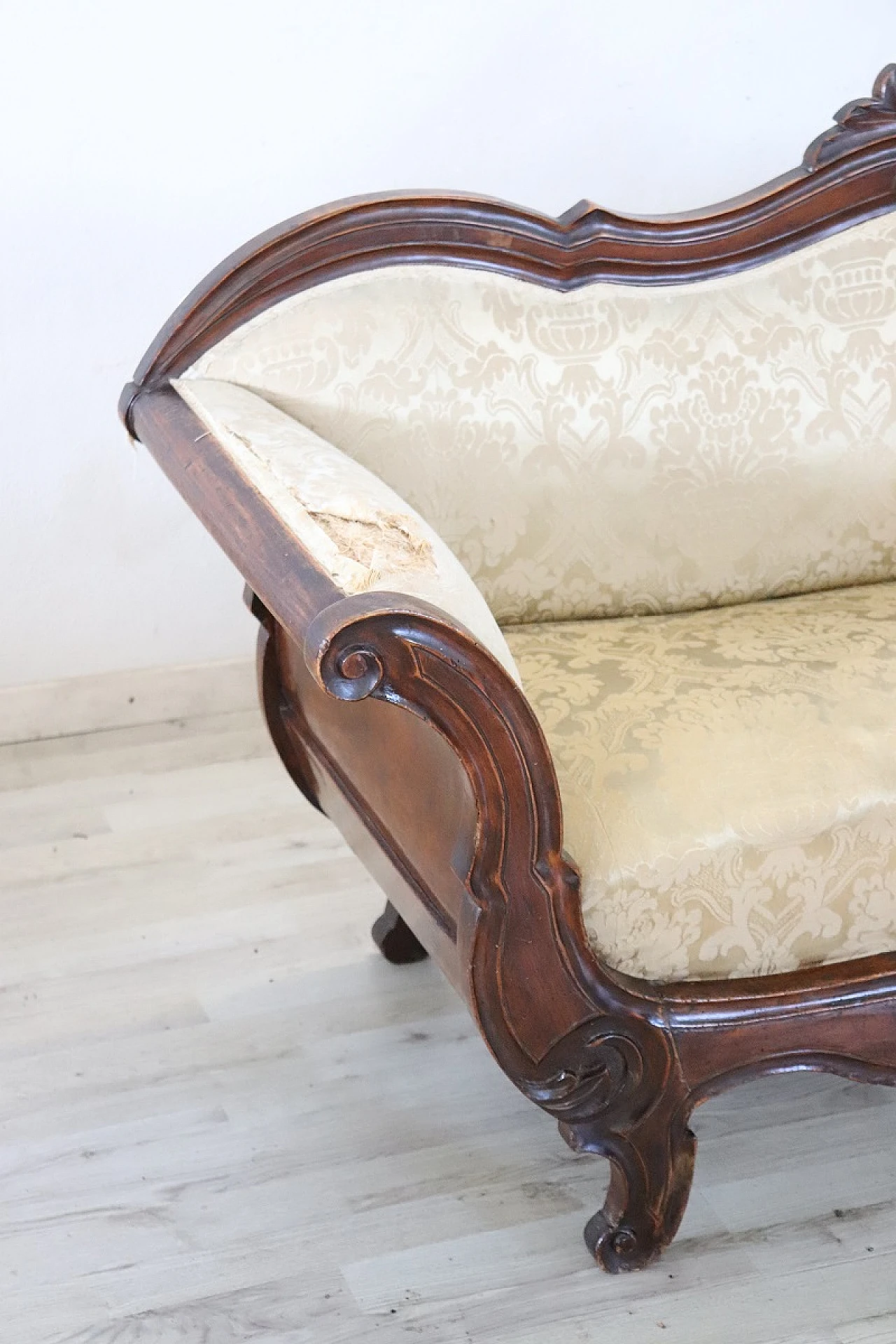 Hand-carved walnut wood sofa and brocade fabric, 19th century 2