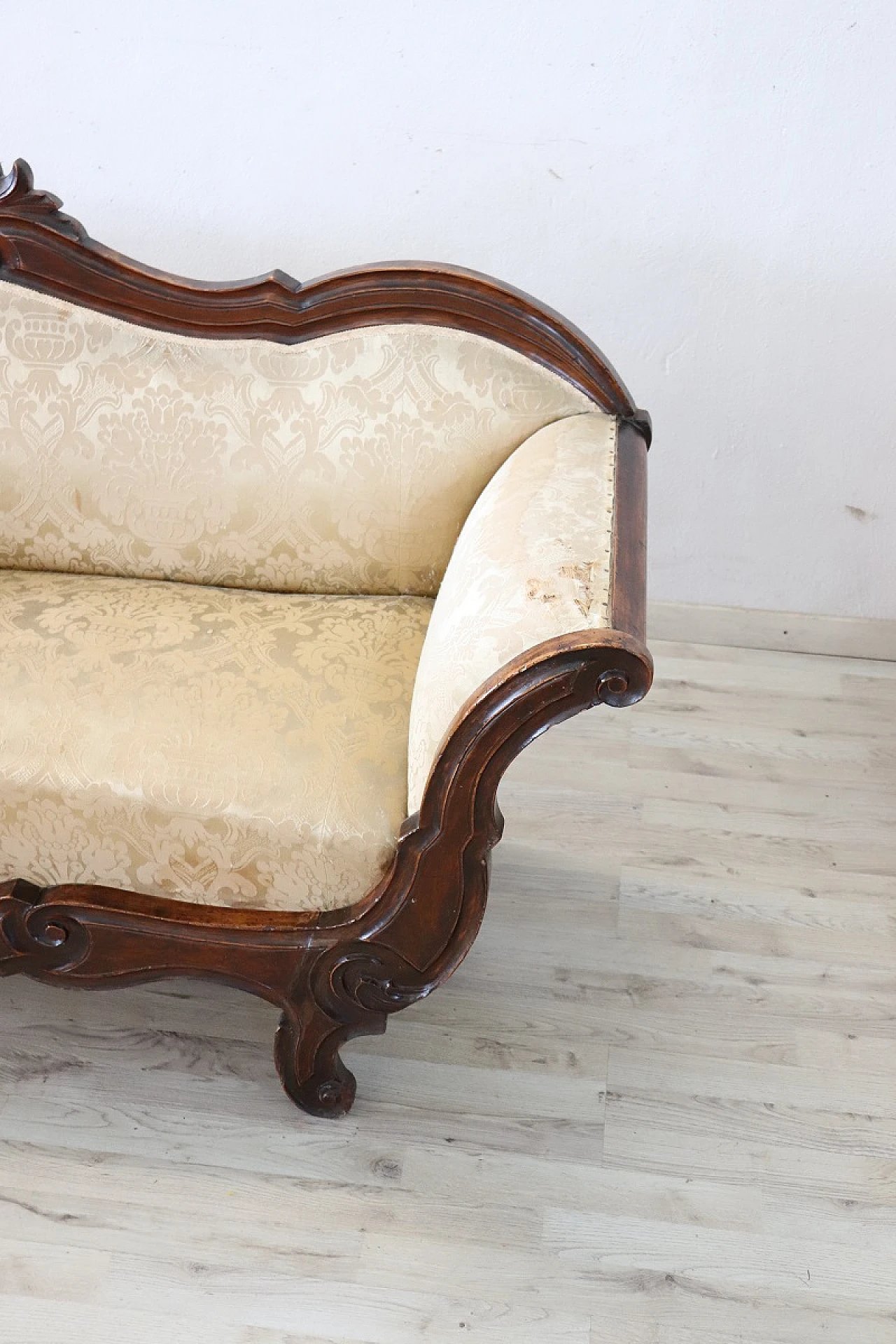 Hand-carved walnut wood sofa and brocade fabric, 19th century 5