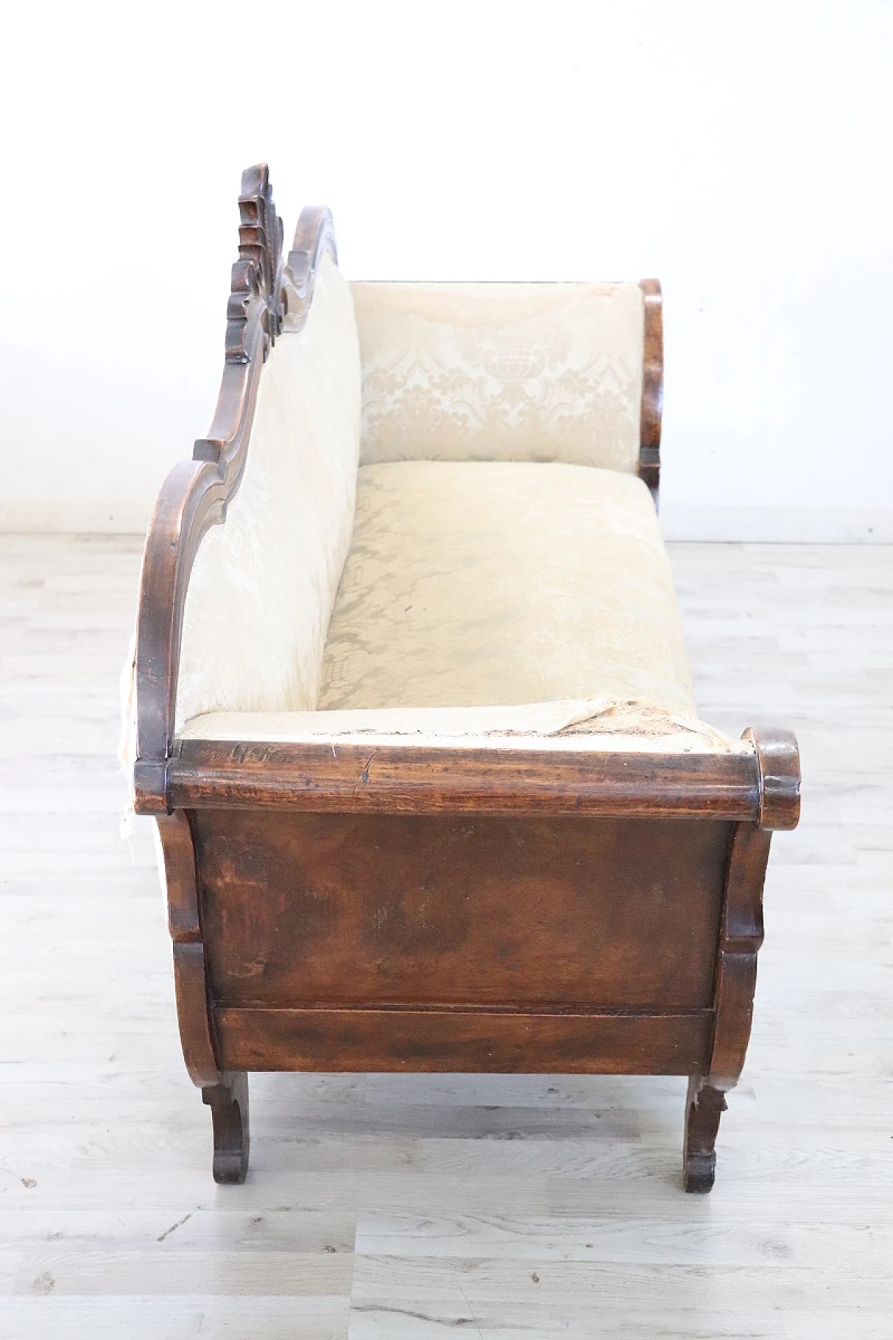 Hand-carved walnut wood sofa and brocade fabric, 19th century 8