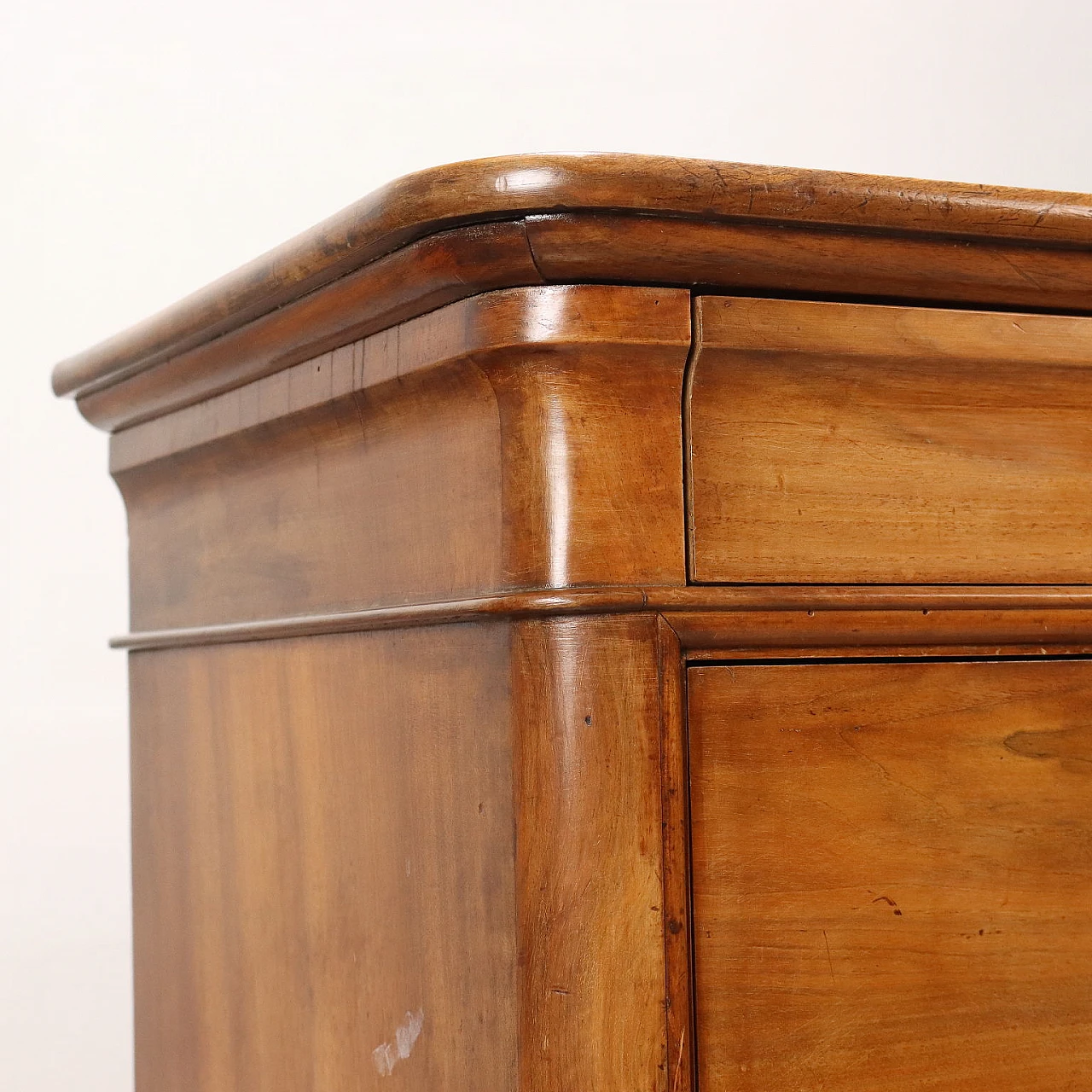 Walnut & poplar chest of drawers with turned feet, 19th century 3
