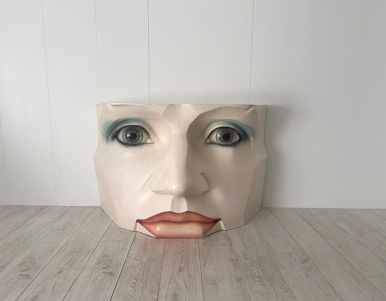 Consolle scultorea in vetroresina con volto femminile, anni '80 2
