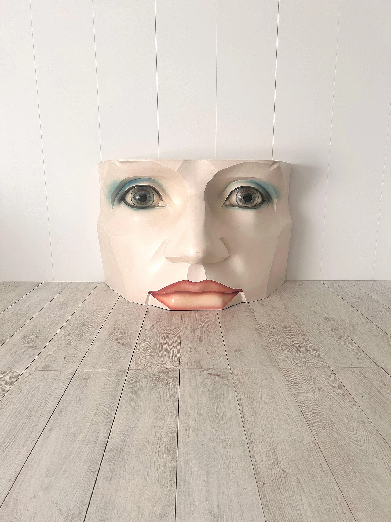 Consolle scultorea in vetroresina con volto femminile, anni '80 4
