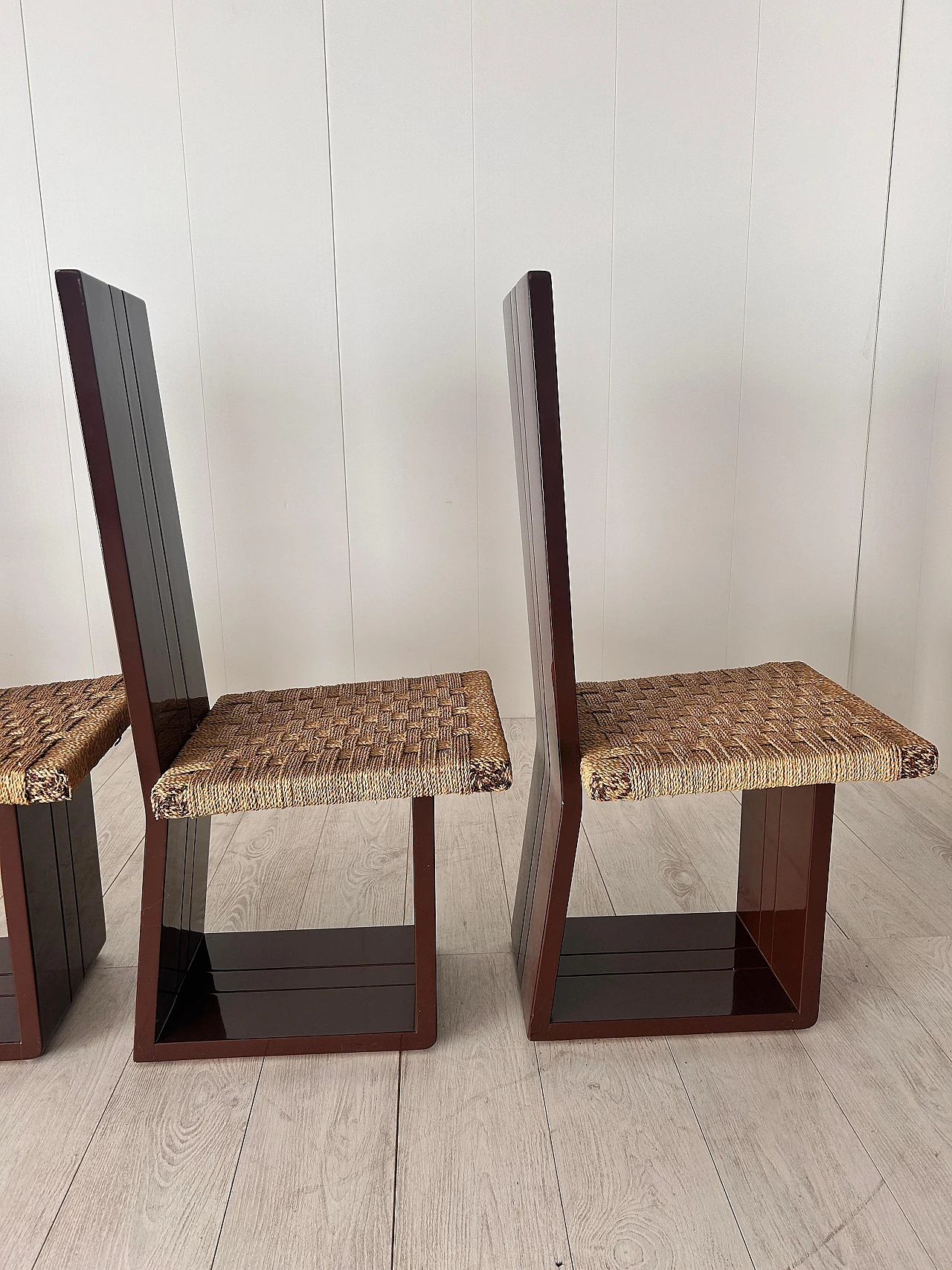 6 Chairs in lacquered wood and straw, 1970s 19