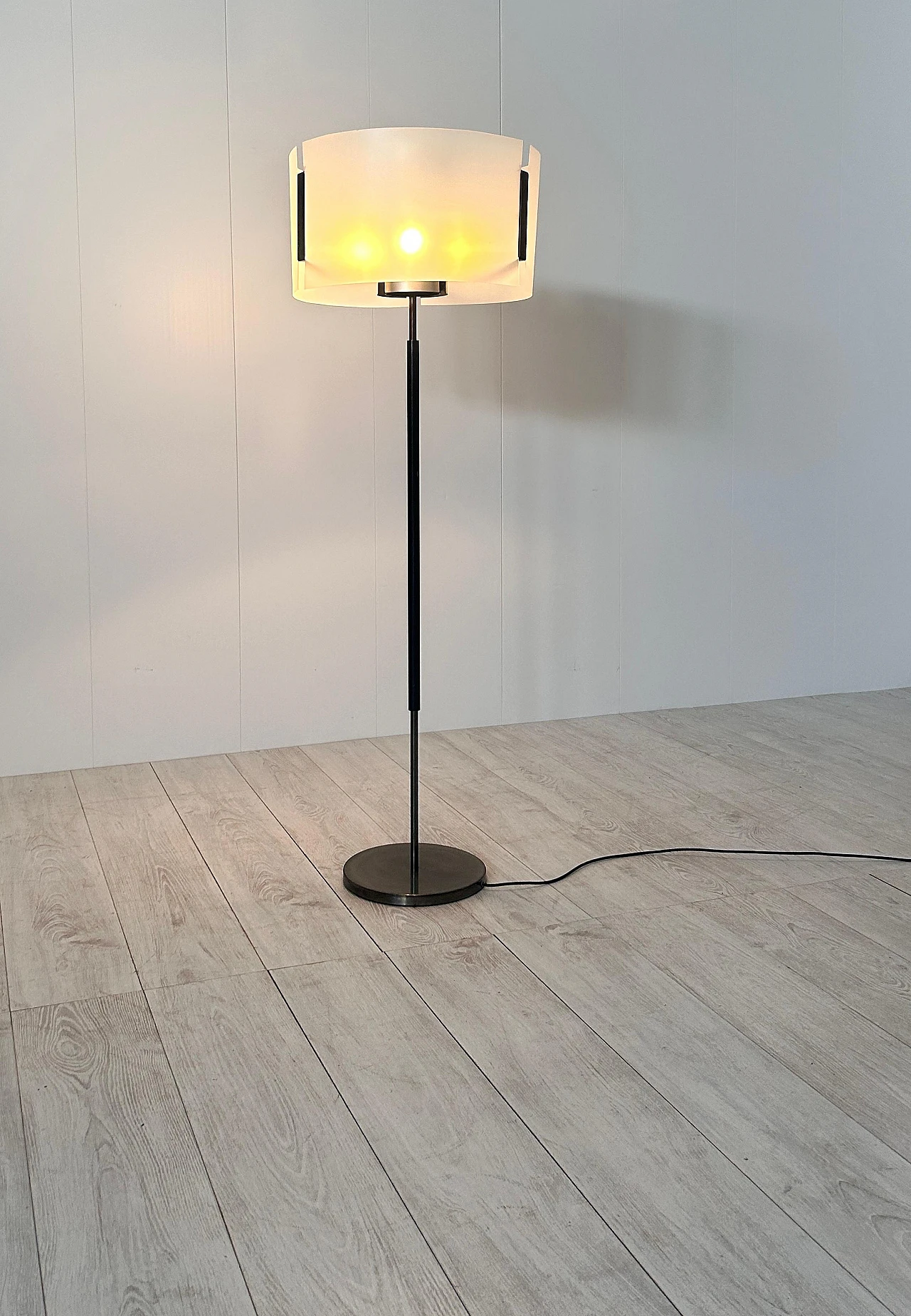 Floor lamp by Giuseppe Ostuni for Oluce, 1950s 13