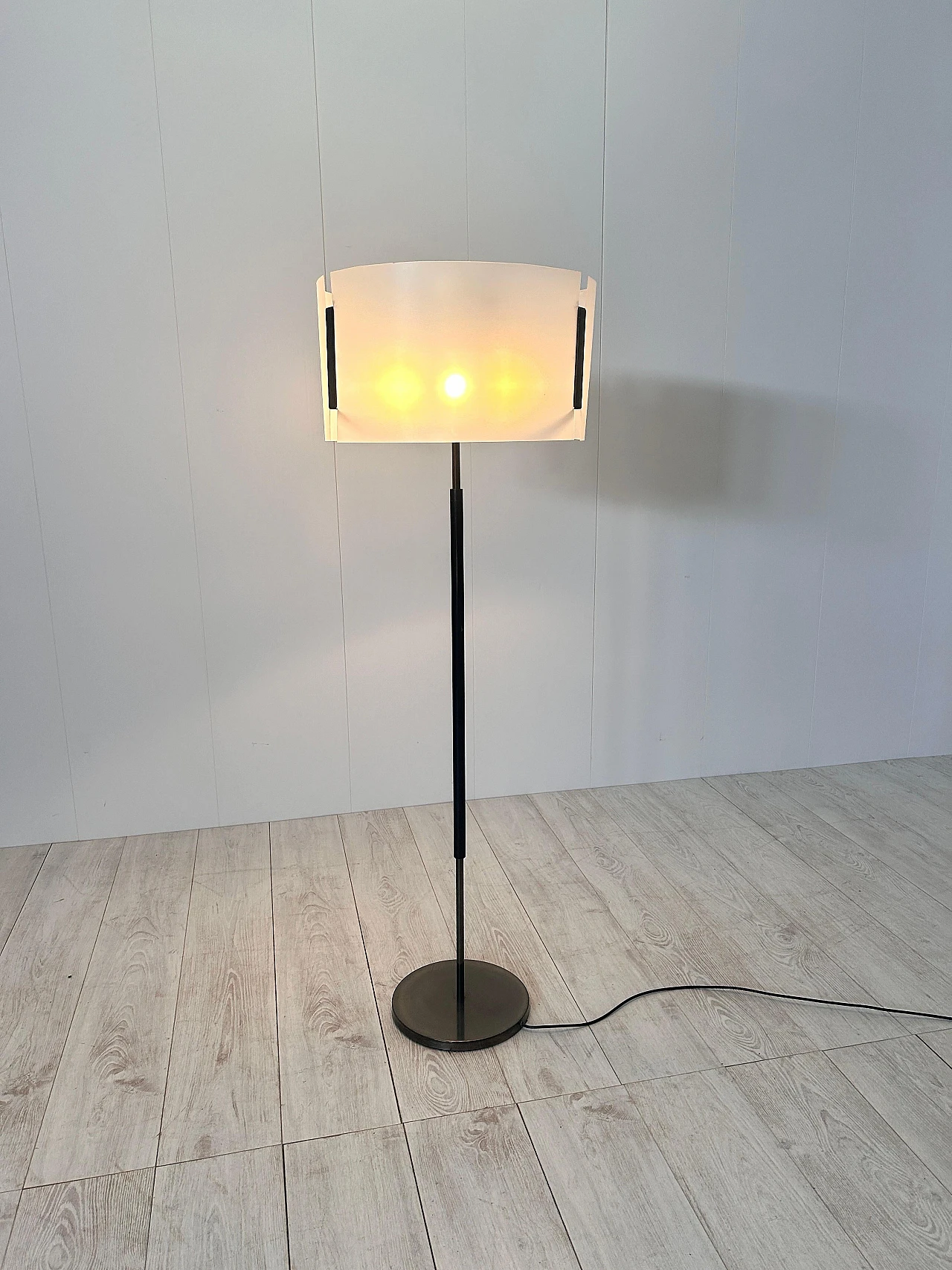 Floor lamp by Giuseppe Ostuni for Oluce, 1950s 14