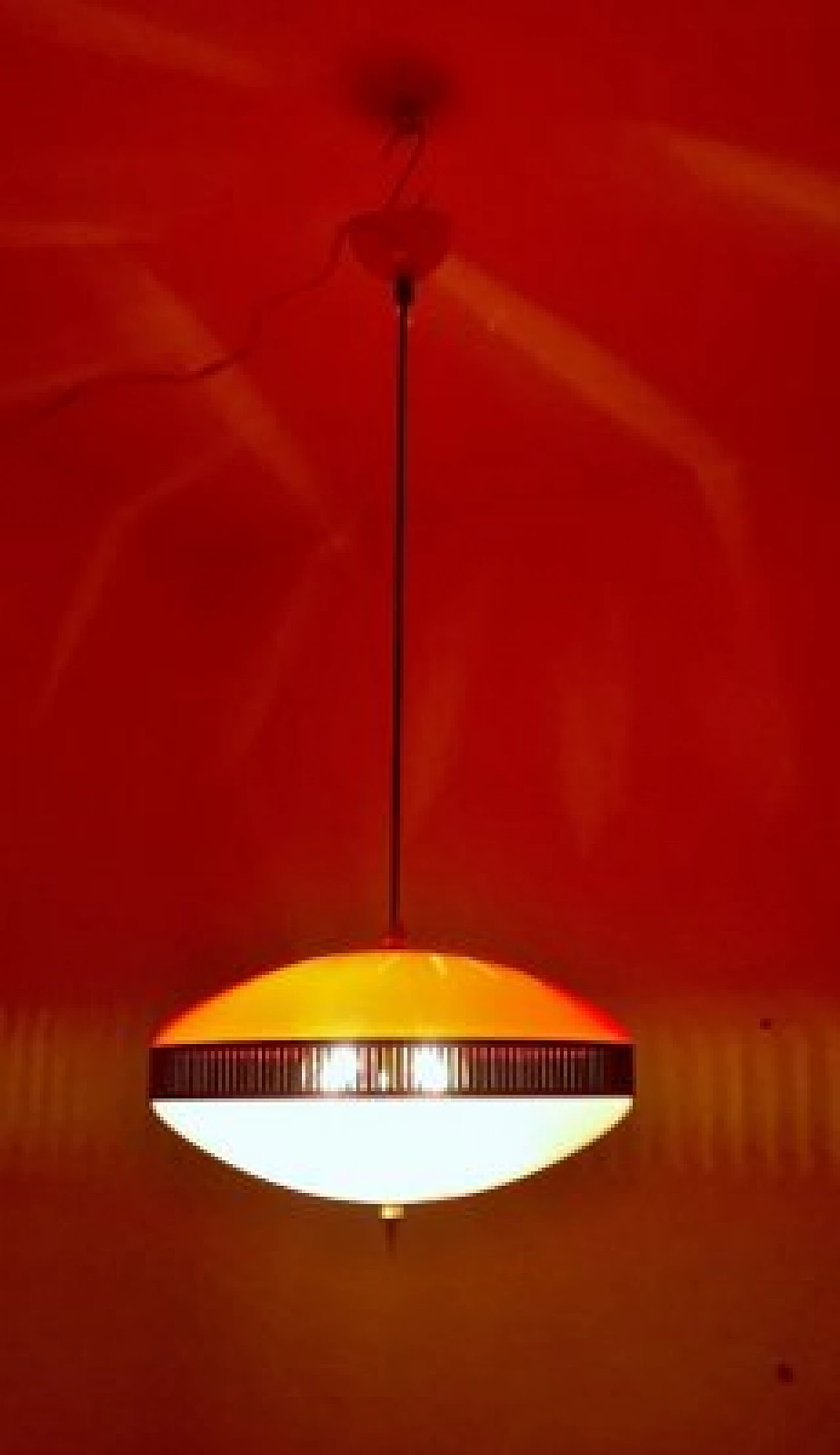 Lampada a sospensione in plexiglass rosso, anni '50 2