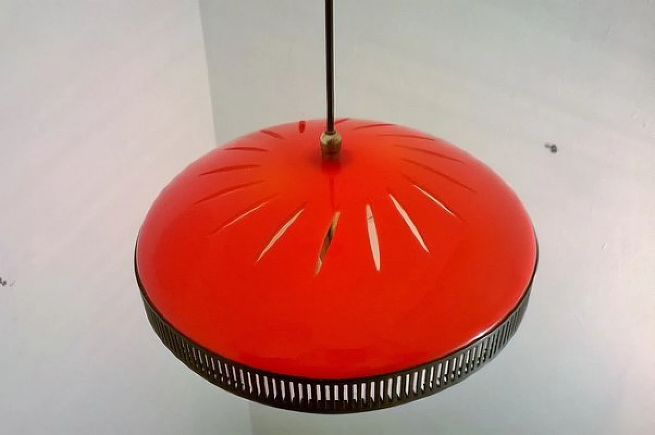 Lampada a sospensione in plexiglass rosso, anni '50 4