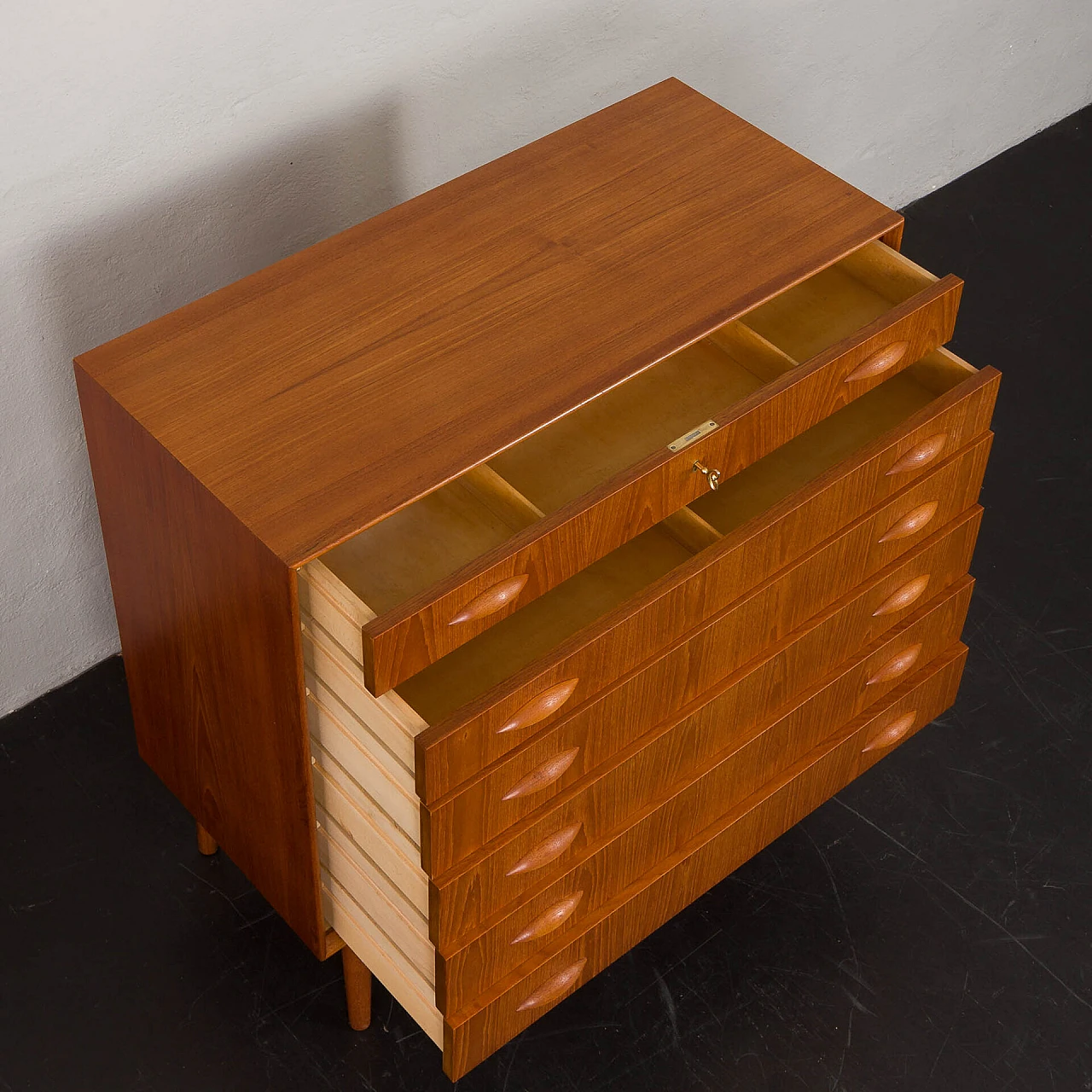 Cassettiera in teak di Johannes Sorth per Nexo, anni '60 10