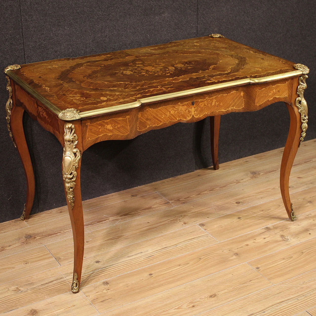 Scrittoio stile Napoleone III in legno intarsiato, bronzo e ottone 1