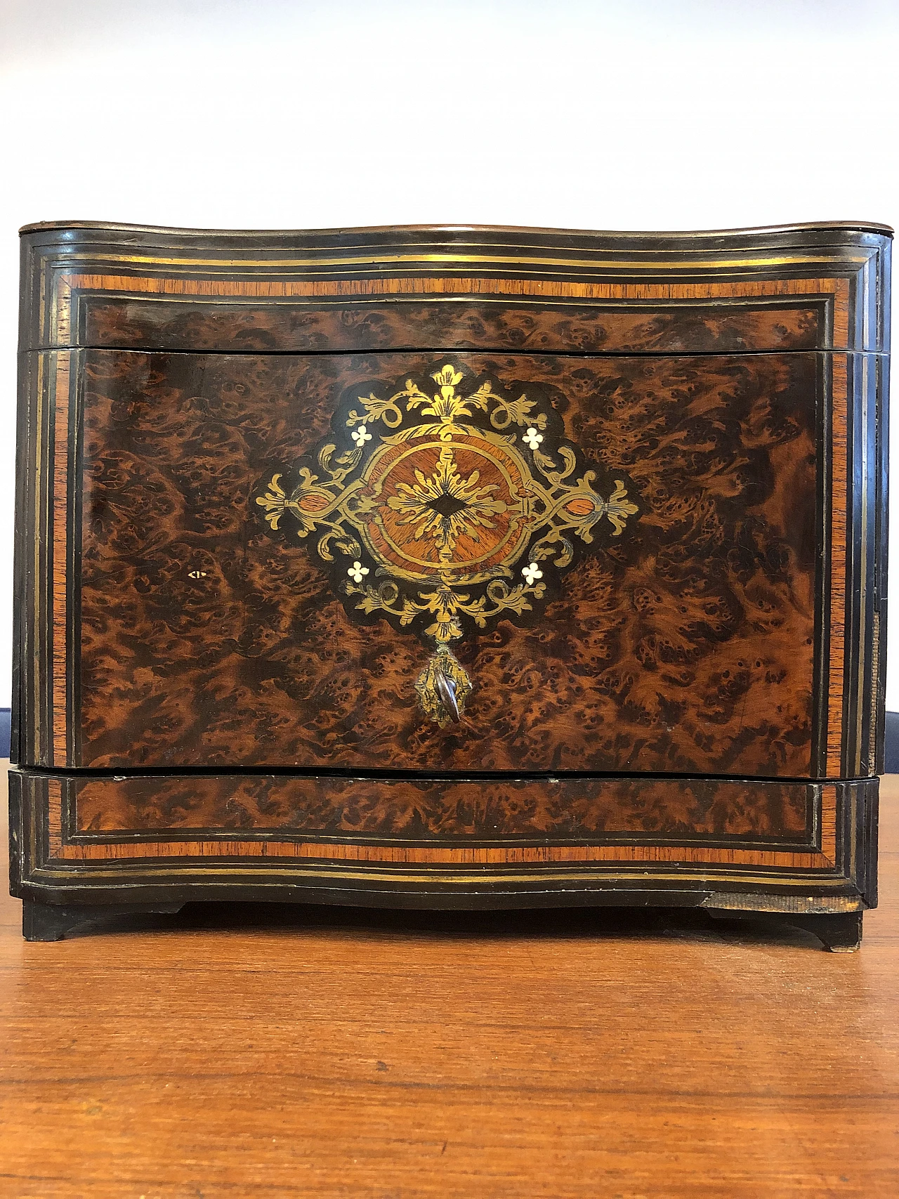 Napoleon III Thuja-root liquor box, 19th century 1