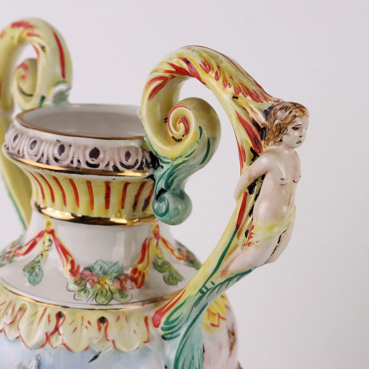 Coppia di Vasi in ceramica di Capodimonte con scene mitologiche 3