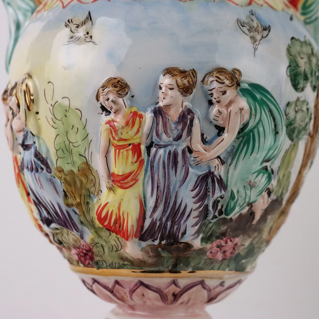 Coppia di Vasi in ceramica di Capodimonte con scene mitologiche 5