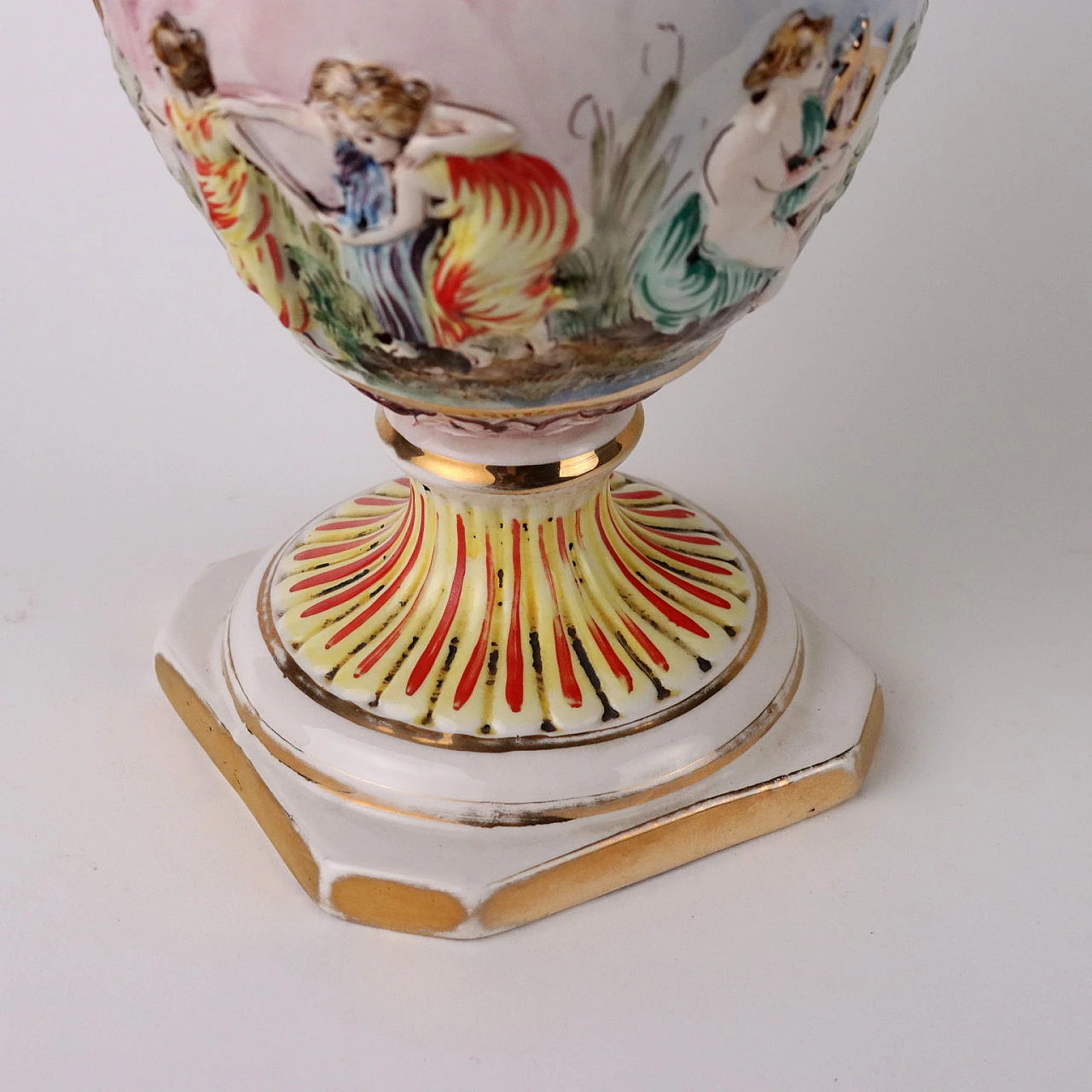Pair of Capodimonte ceramic vases with mythological scenes 9