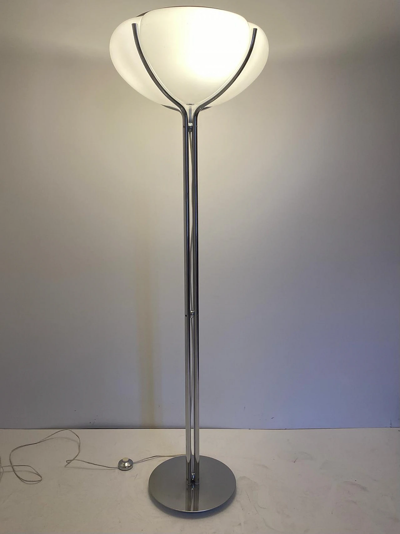 Quadrifoglio floor lamp by Gae Aulenti for Guzzini, 1970s 2
