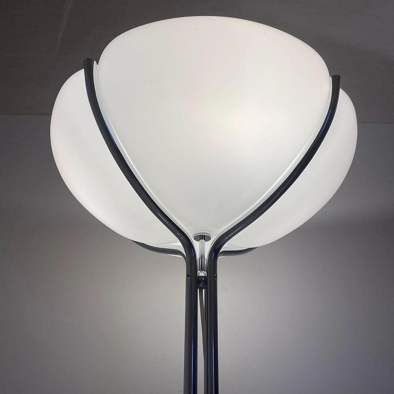 Quadrifoglio floor lamp by Gae Aulenti for Guzzini, 1970s 4