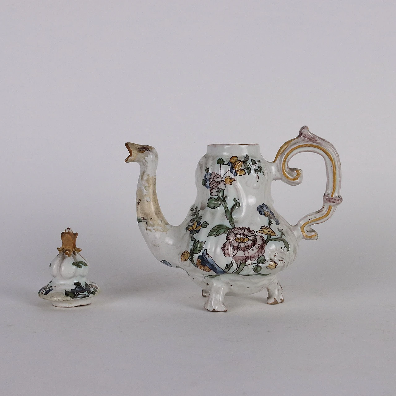 Majolica teapot with oriental flower decoration, 18th century 4