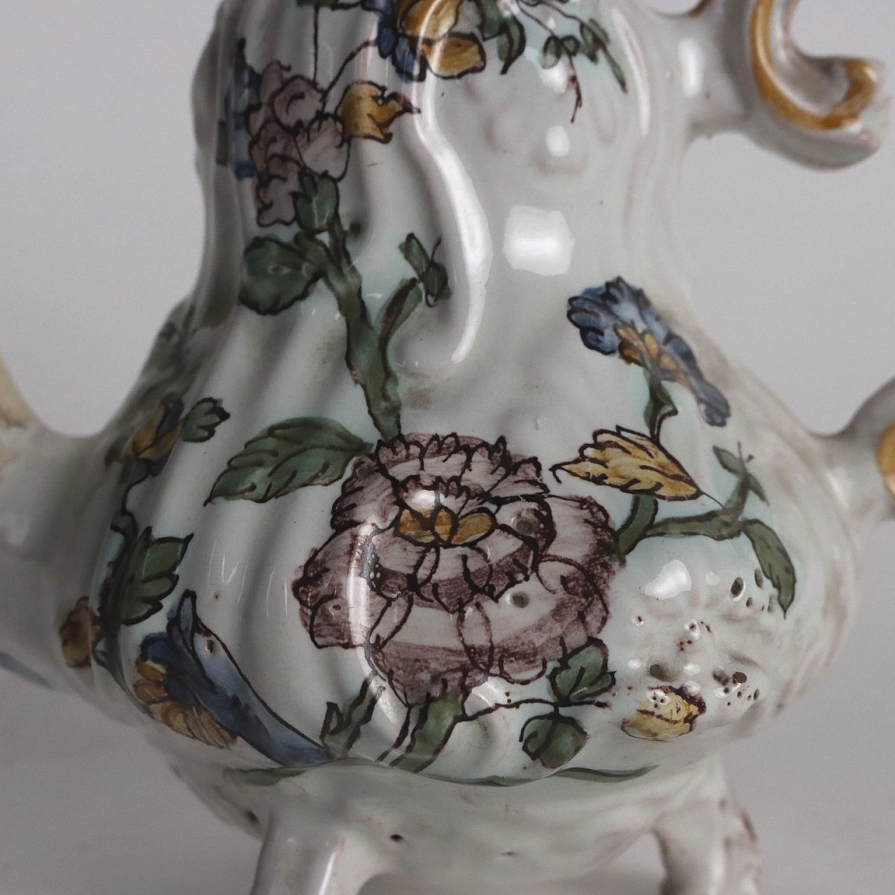 Majolica teapot with oriental flower decoration, 18th century 8