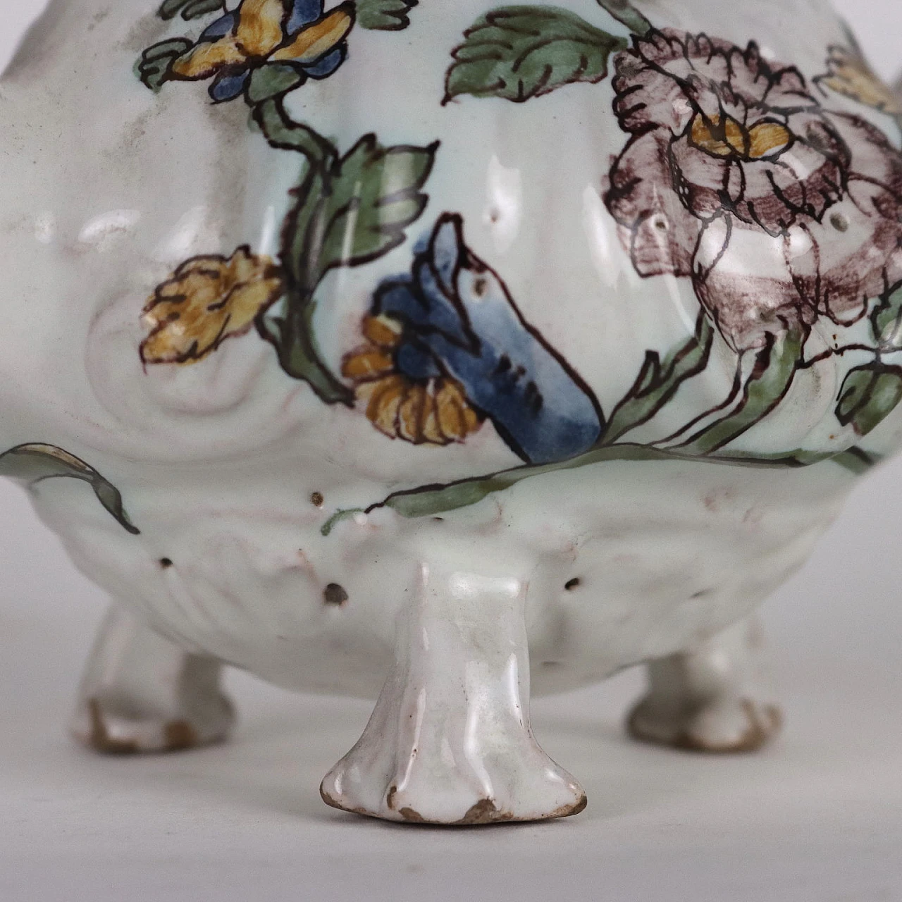 Majolica teapot with oriental flower decoration, 18th century 10