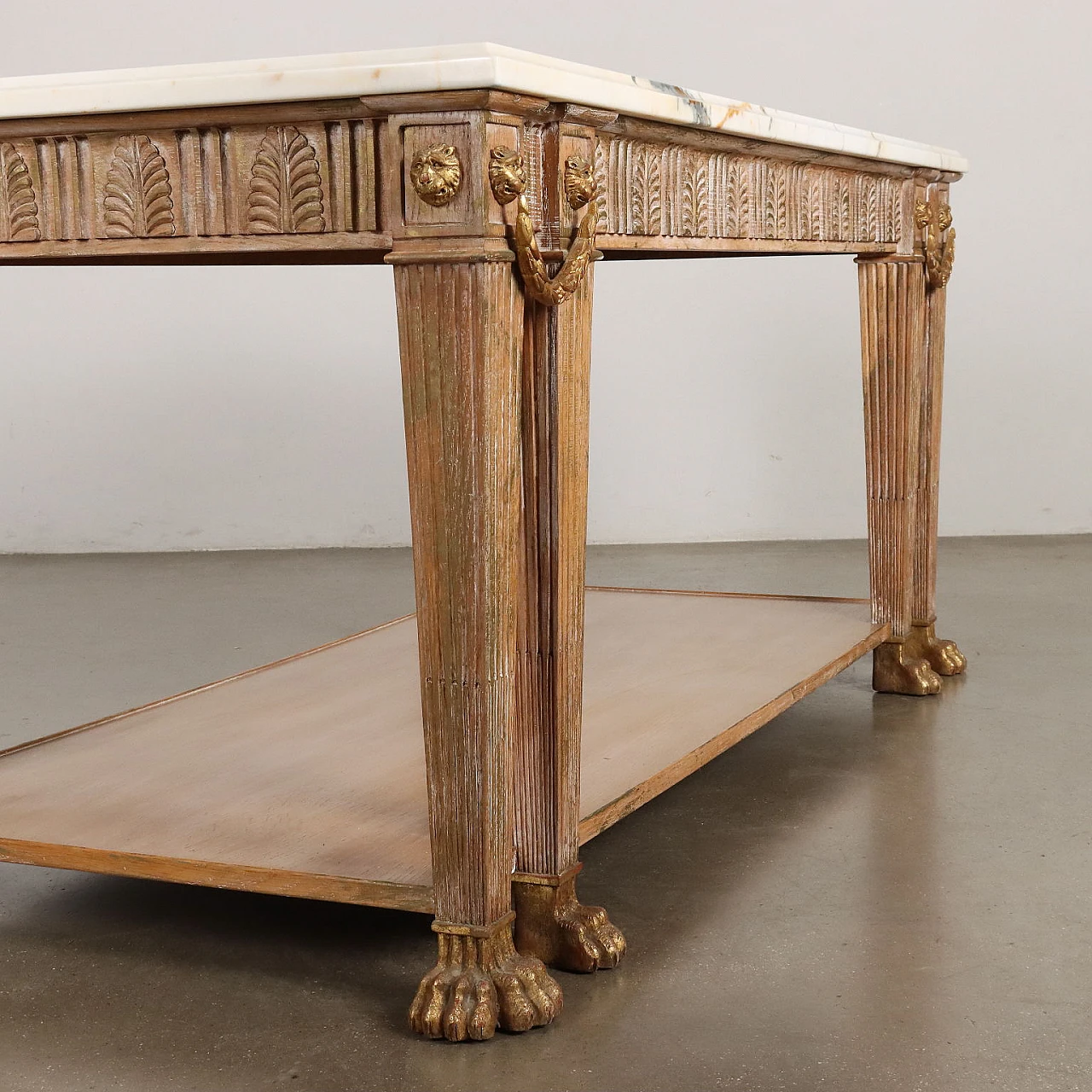 Tavolo in legno con piano in marmo e piedi leonini 6