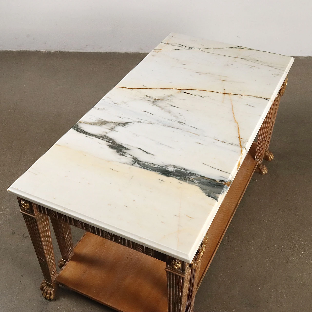 Tavolo in legno con piano in marmo e piedi leonini 9