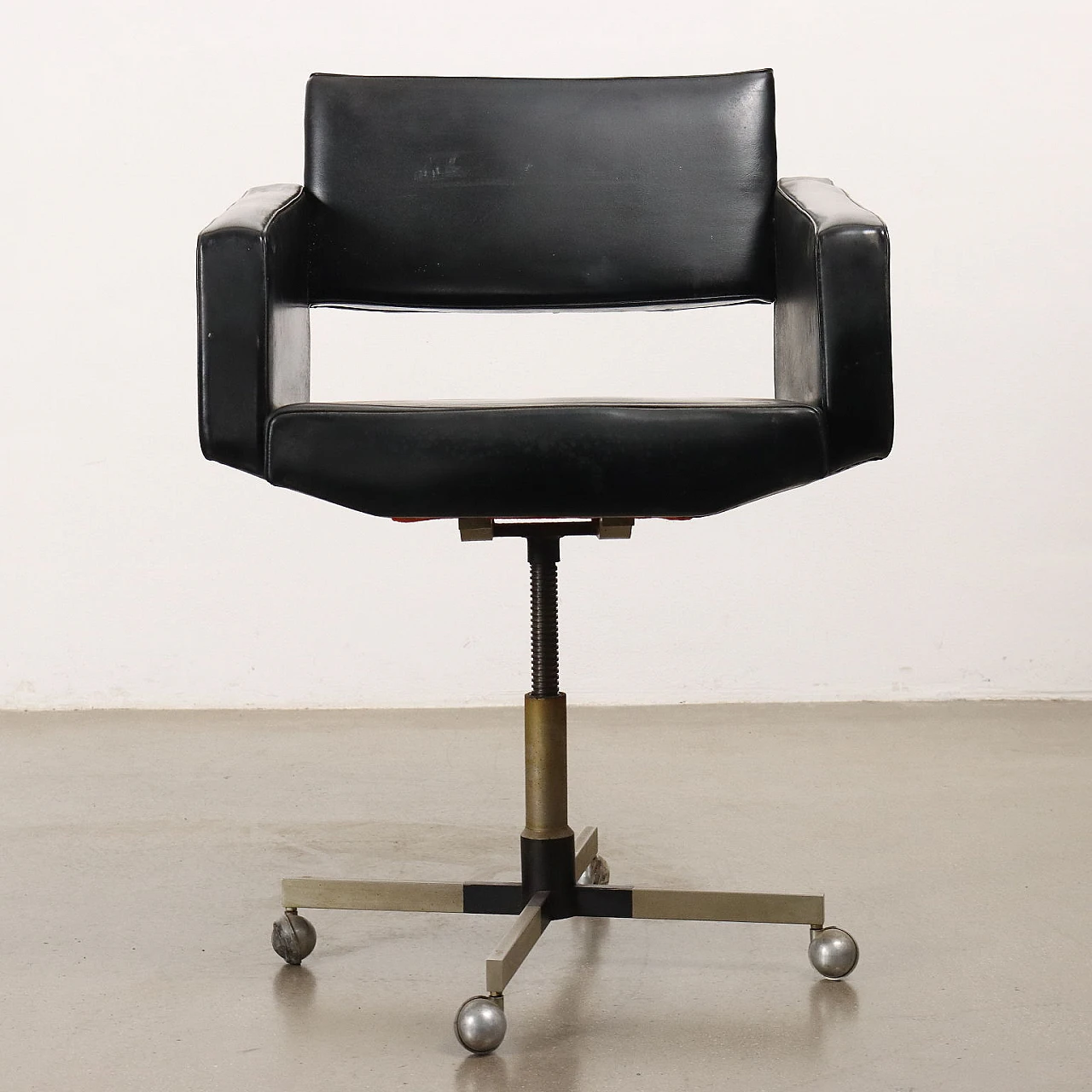Swivel armchair in leatherette and aluminium, 1960s 3
