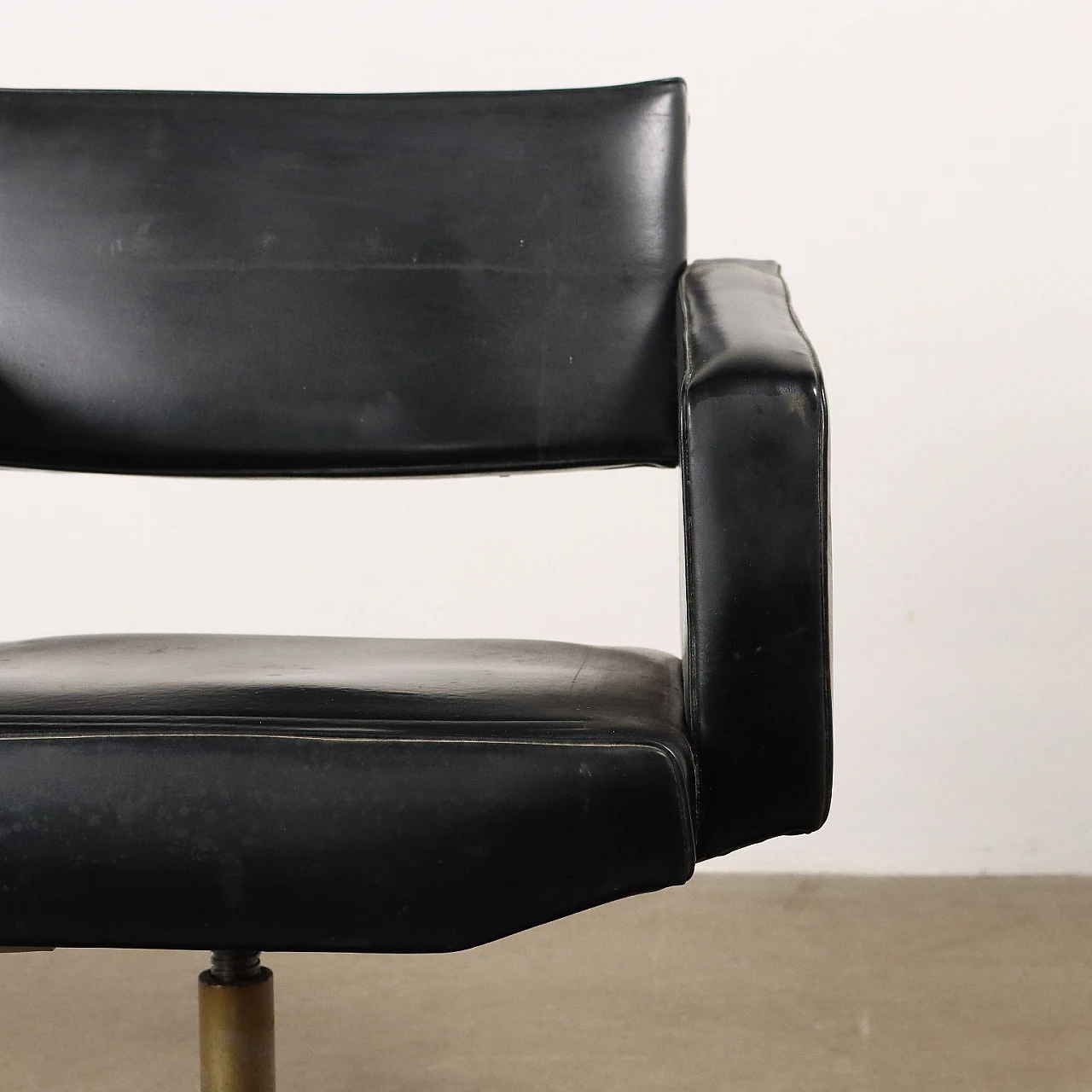 Swivel armchair in leatherette and aluminium, 1960s 6