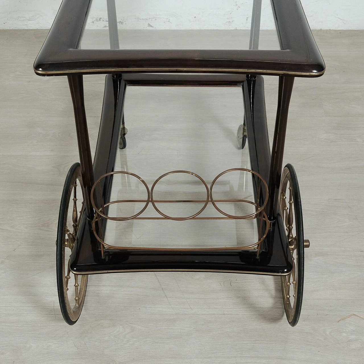 Mahogany veneered wood, glass and brass bar cart, 1960s 5