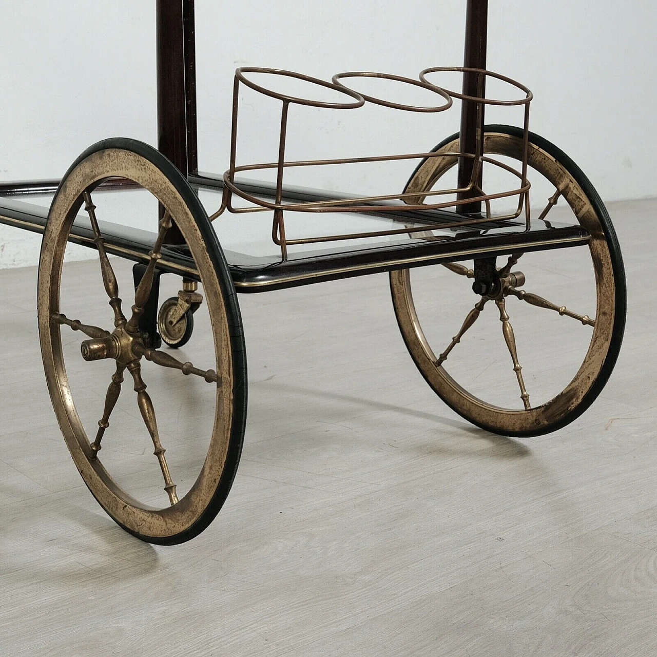 Mahogany veneered wood, glass and brass bar cart, 1960s 7